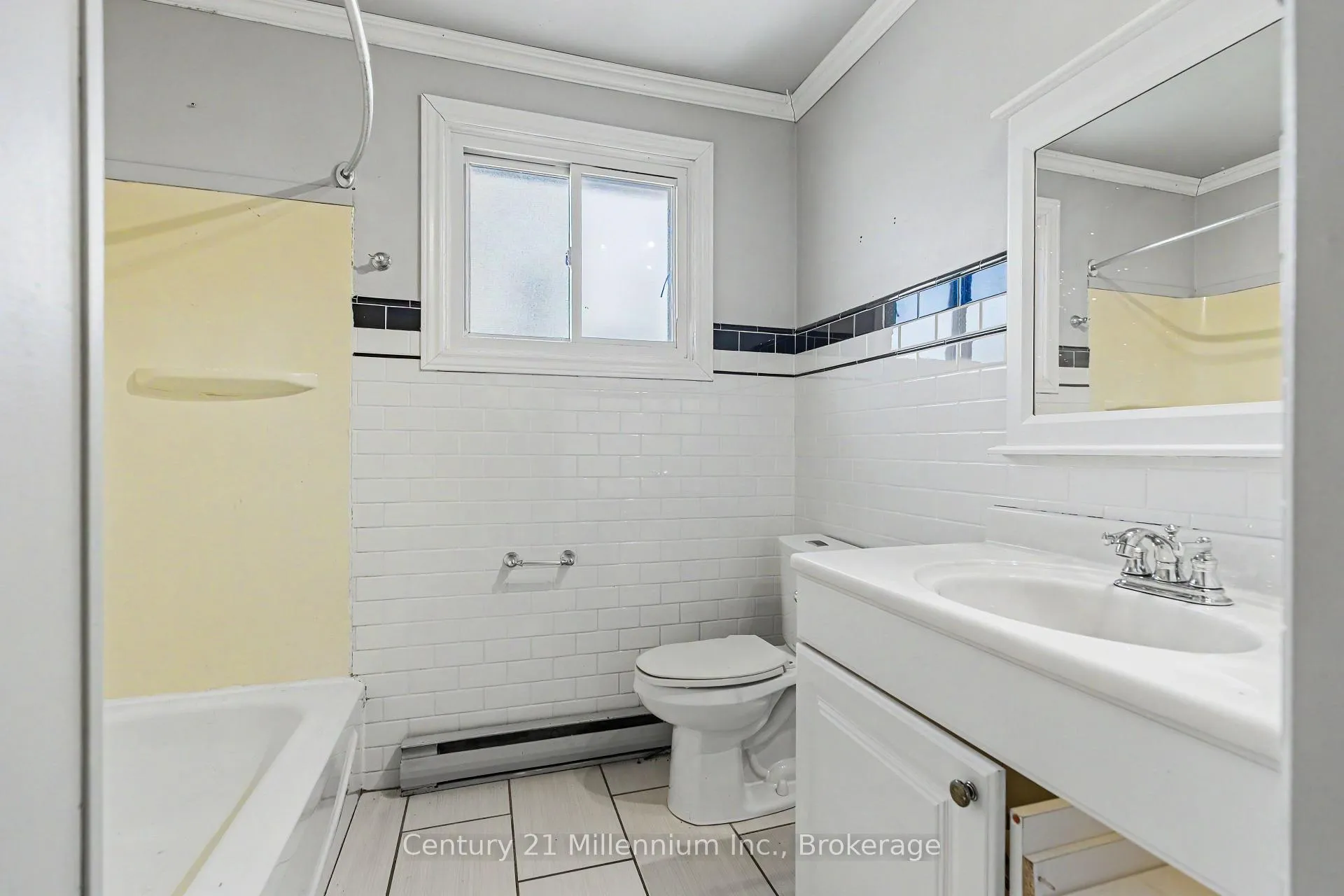 Photo 40 of 240 5th A Avenue W, Owen Sound — HOMEH