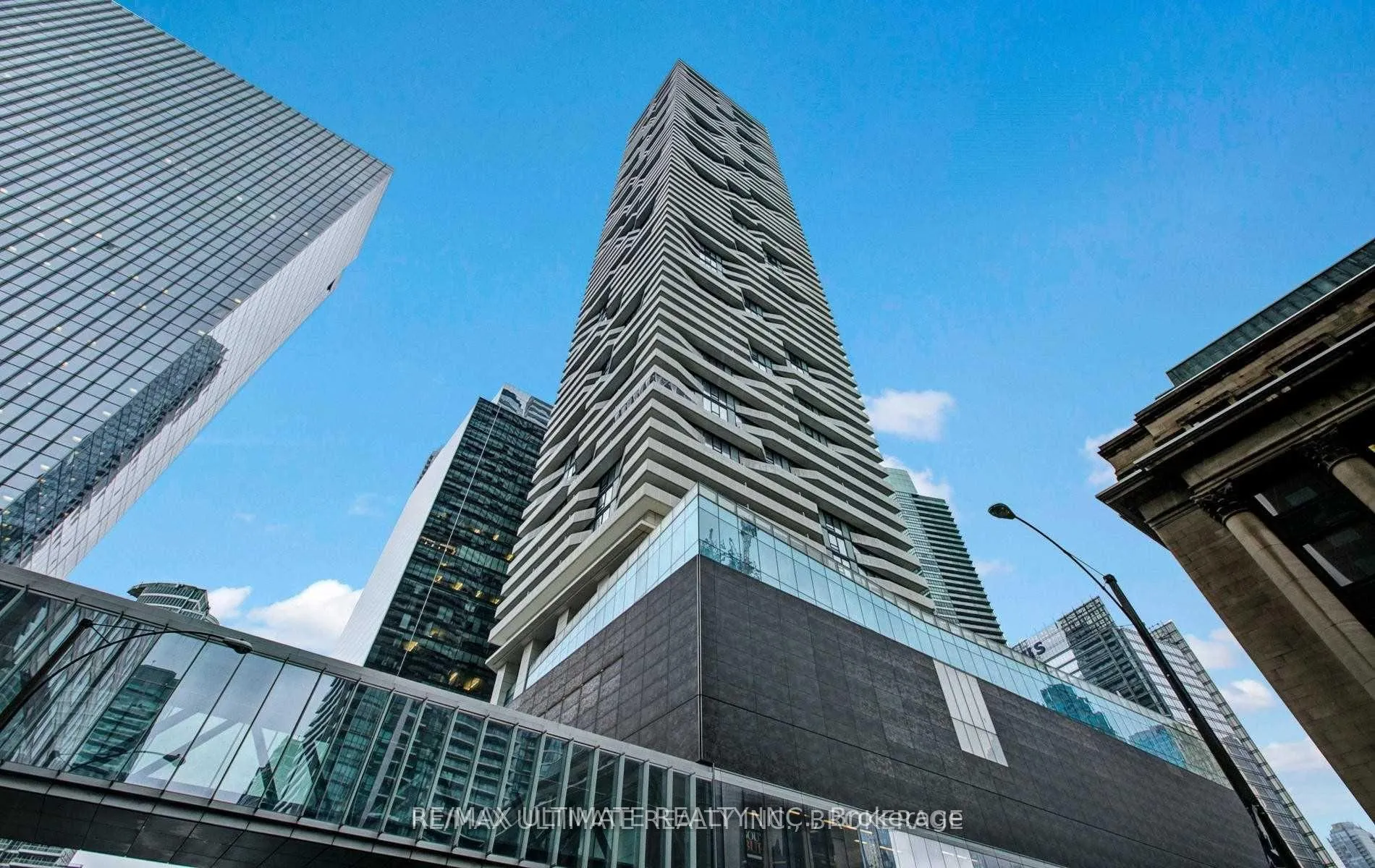 Front of Unit 4203, 88 Harbour Street