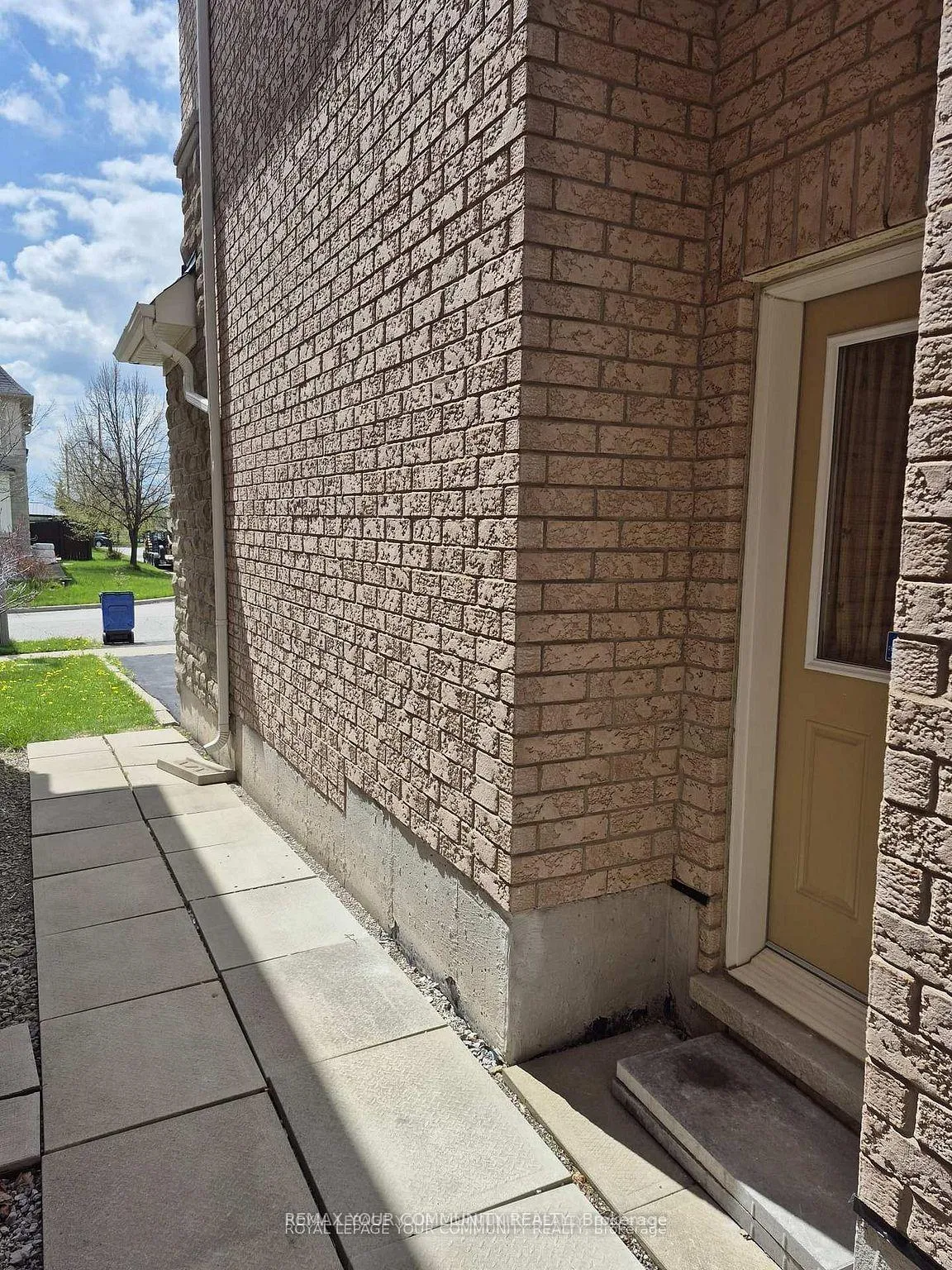 Photo 14 of 9 Hawkridge Trail, Brampton, Bram East — HOMEH