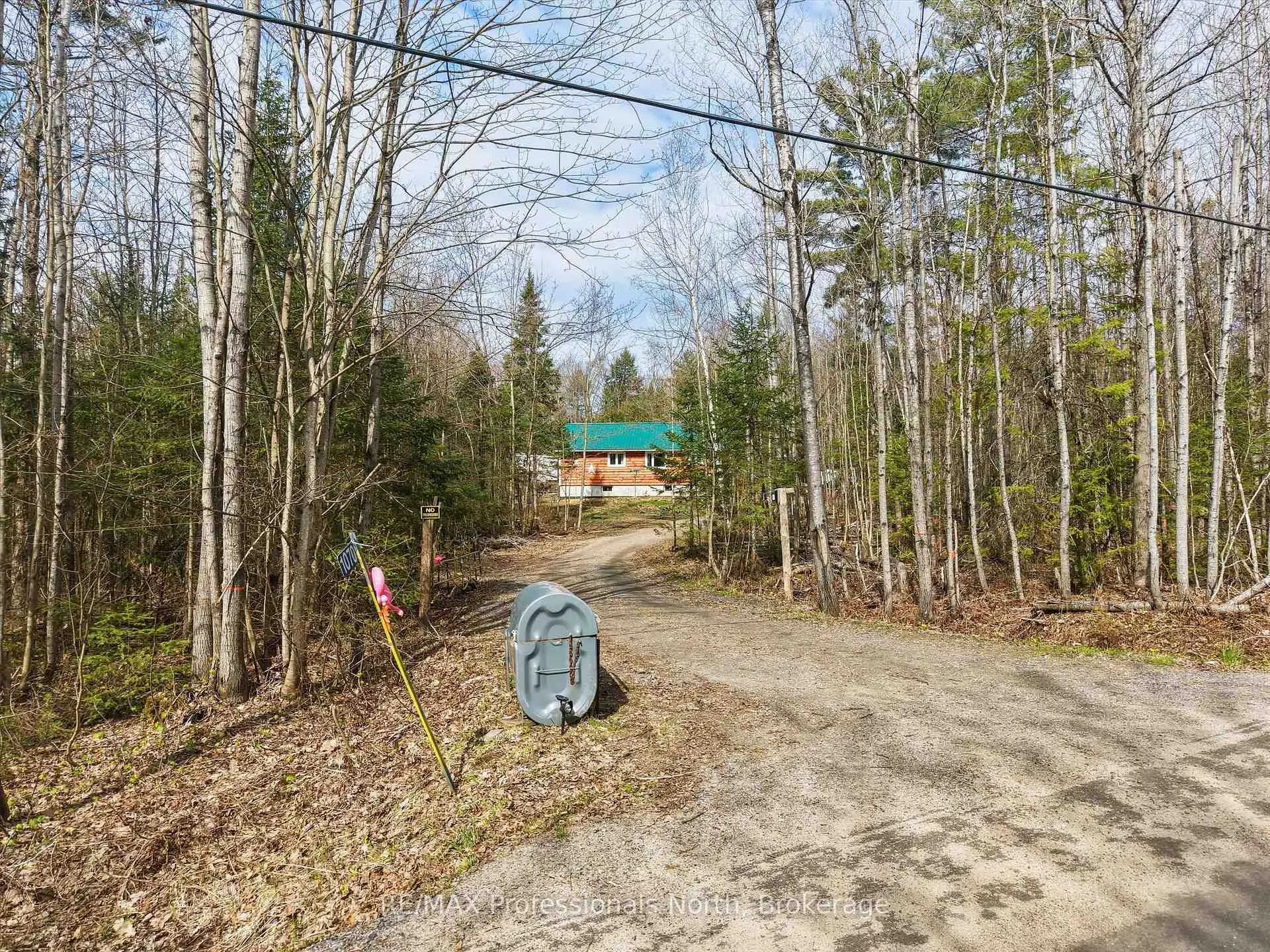 Photo 3 of 1070 Vankoughnet Road, Bracebridge, Oakley — HOMEH