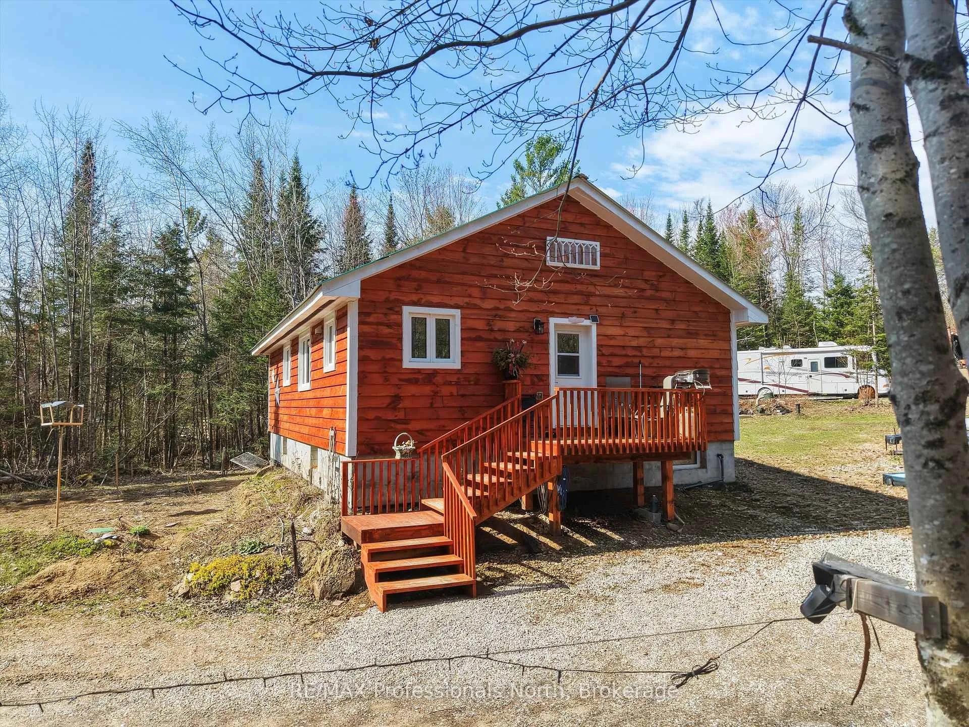 Photo 5 of 1070 Vankoughnet Road, Bracebridge, Oakley — HOMEH