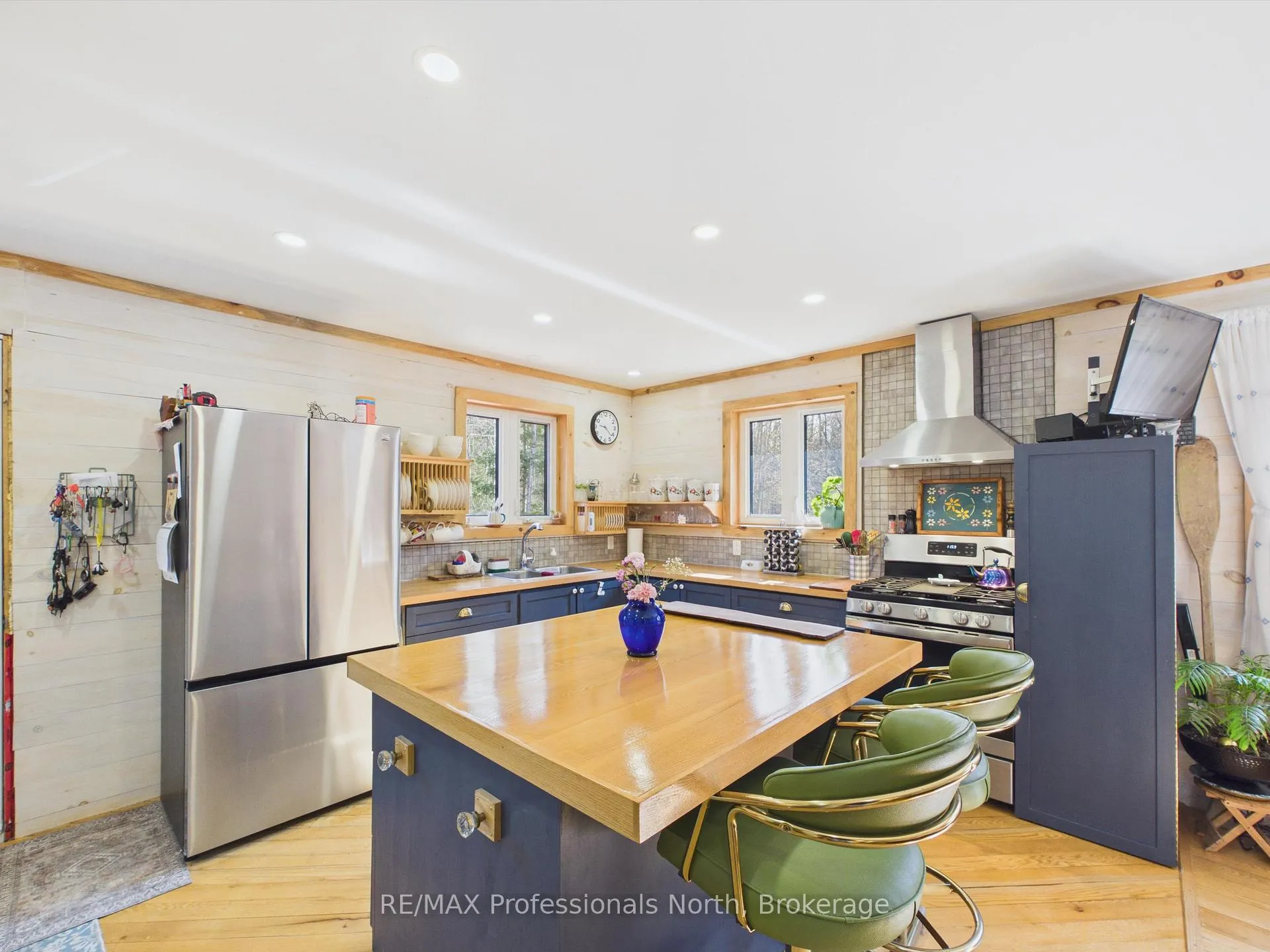 Photo 7 of 1070 Vankoughnet Road, Bracebridge, Oakley — HOMEH