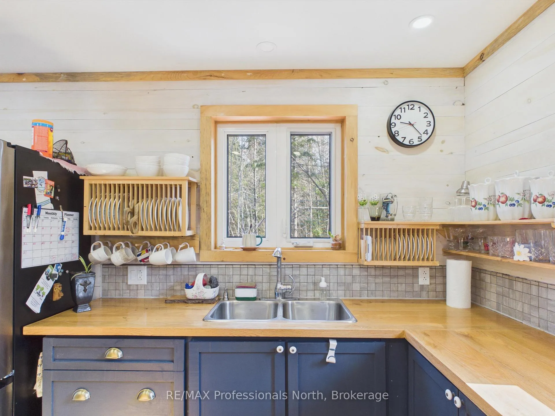 Photo 9 of 1070 Vankoughnet Road, Bracebridge, Oakley — HOMEH