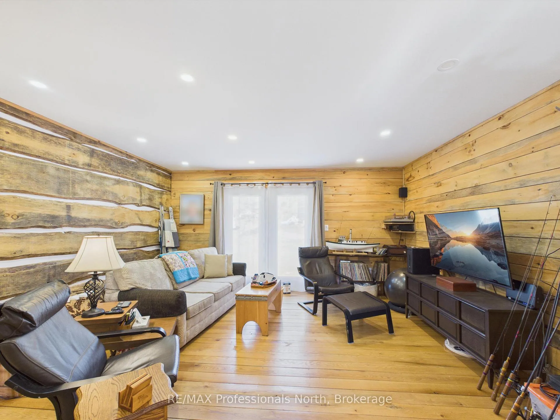Photo 11 of 1070 Vankoughnet Road, Bracebridge, Oakley — HOMEH