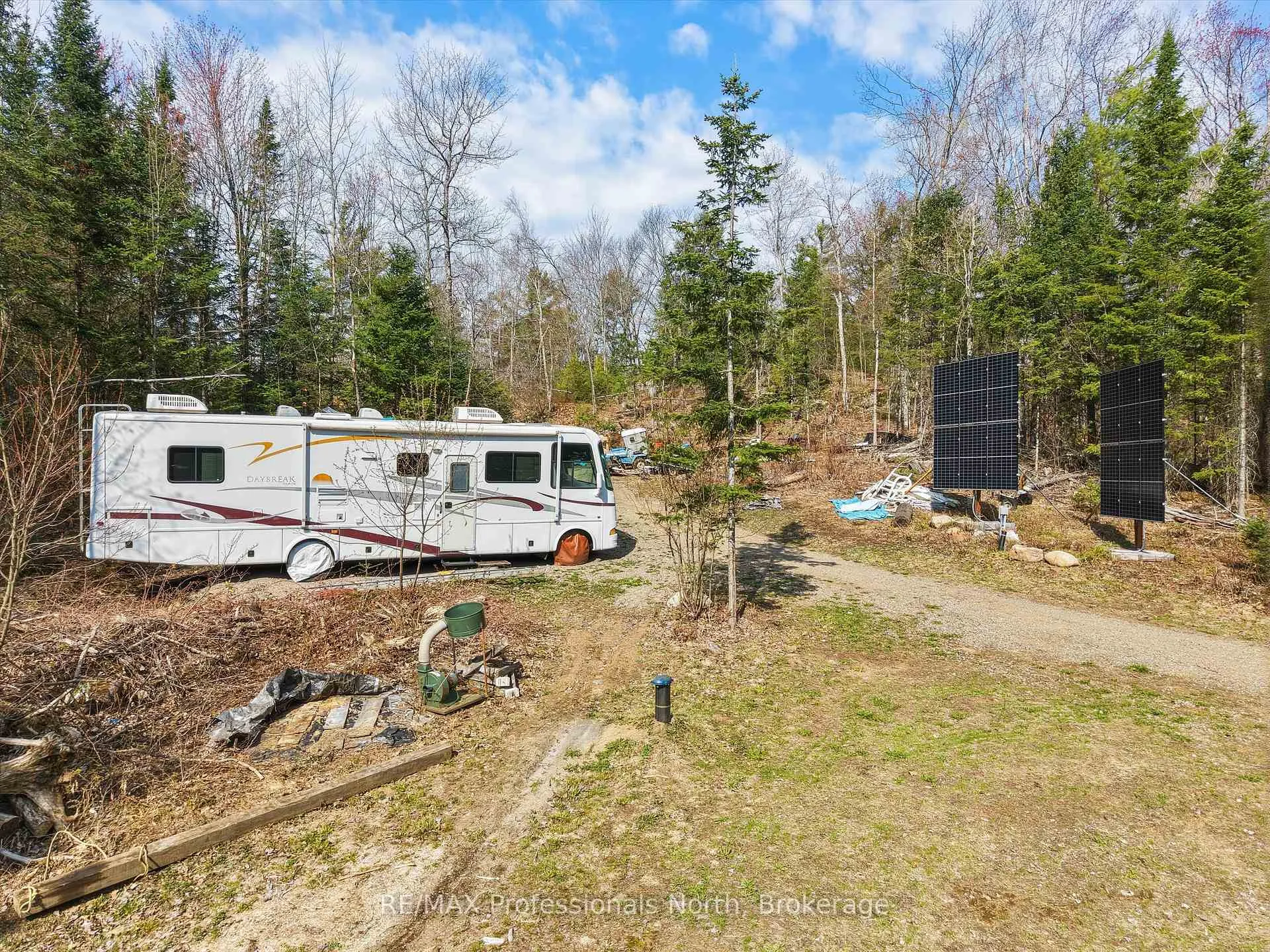 Photo 25 of 1070 Vankoughnet Road, Bracebridge, Oakley — HOMEH