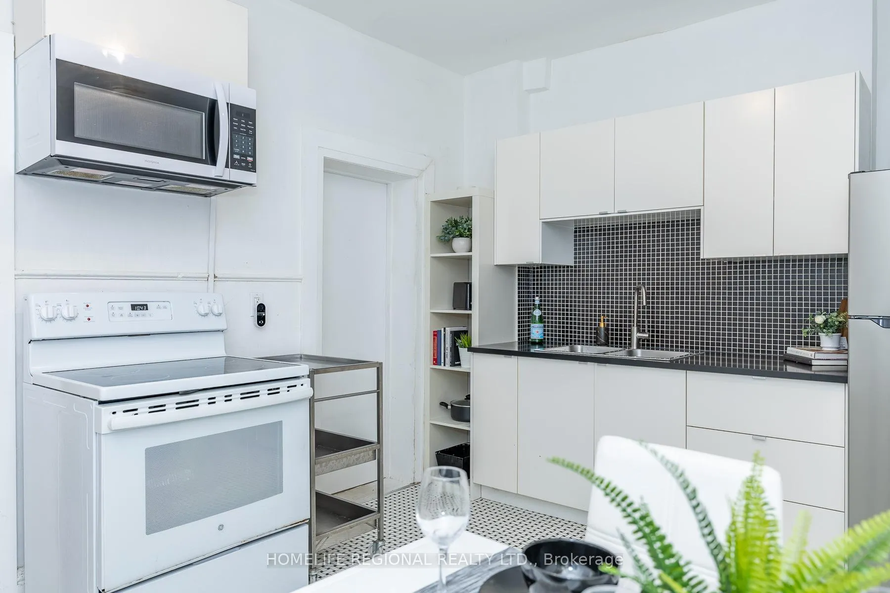 Photo 16 of 2378 St Clair Avenue W, Toronto, Junction Area — HOMEH