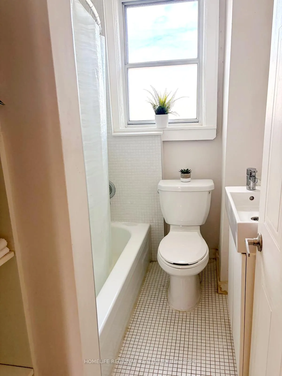 Photo 30 of 2378 St Clair Avenue W, Toronto, Junction Area — HOMEH