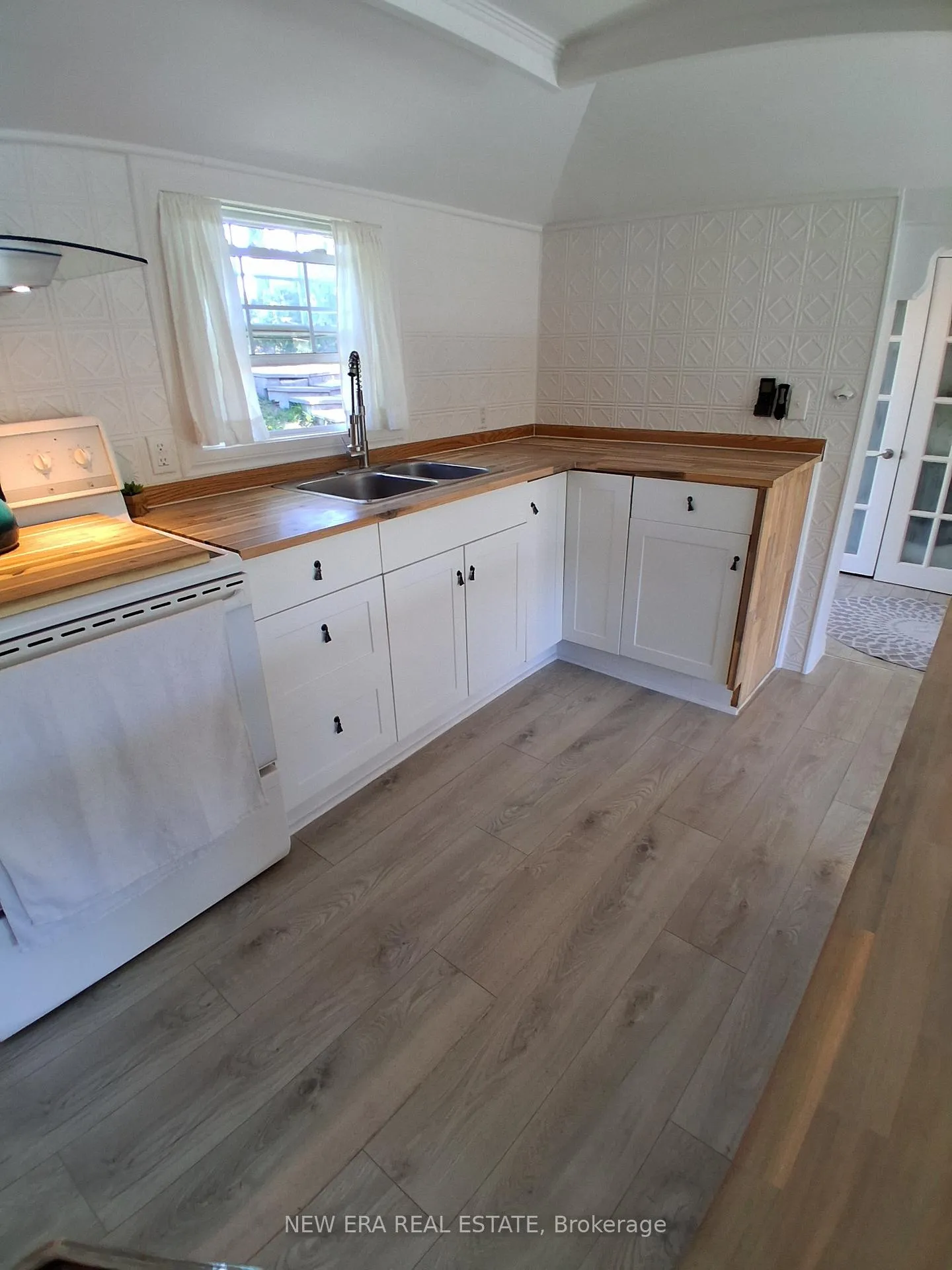 Photo 11 of 16 Pines Lane, Quinte West, Sidney Ward — HOMEH