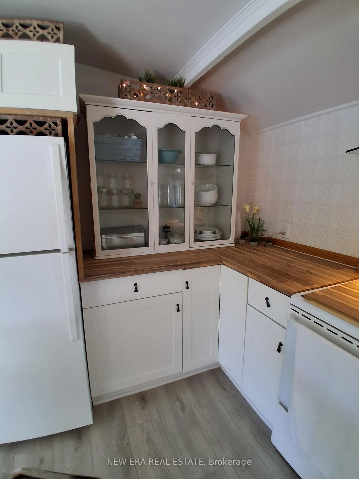 Photo 12 of 16 Pines Lane, Quinte West, Sidney Ward — HOMEH