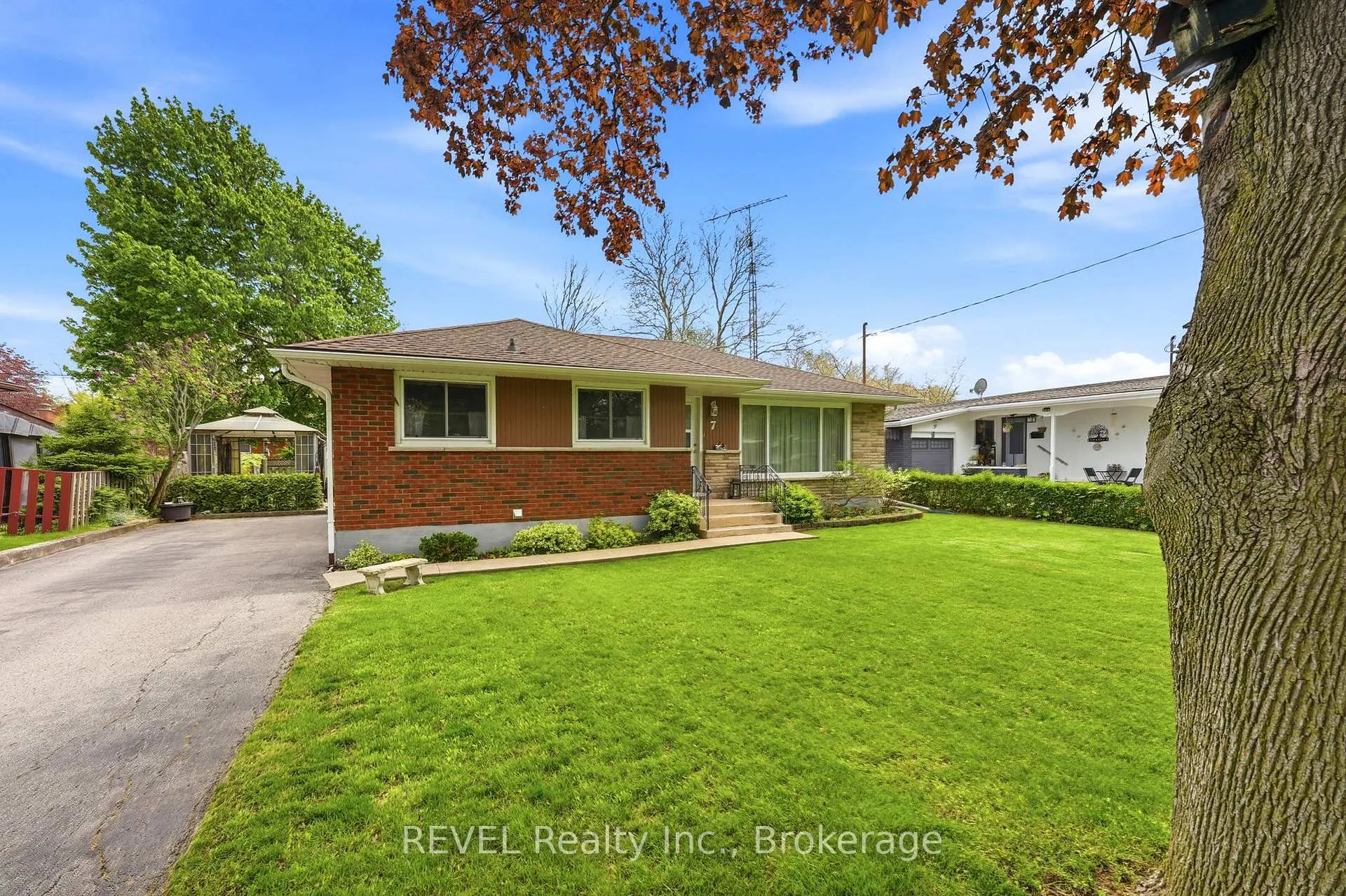 Photo 3 of 7 Brucedale Avenue, St. Catharines, Bunting/Linwell — HOMEH