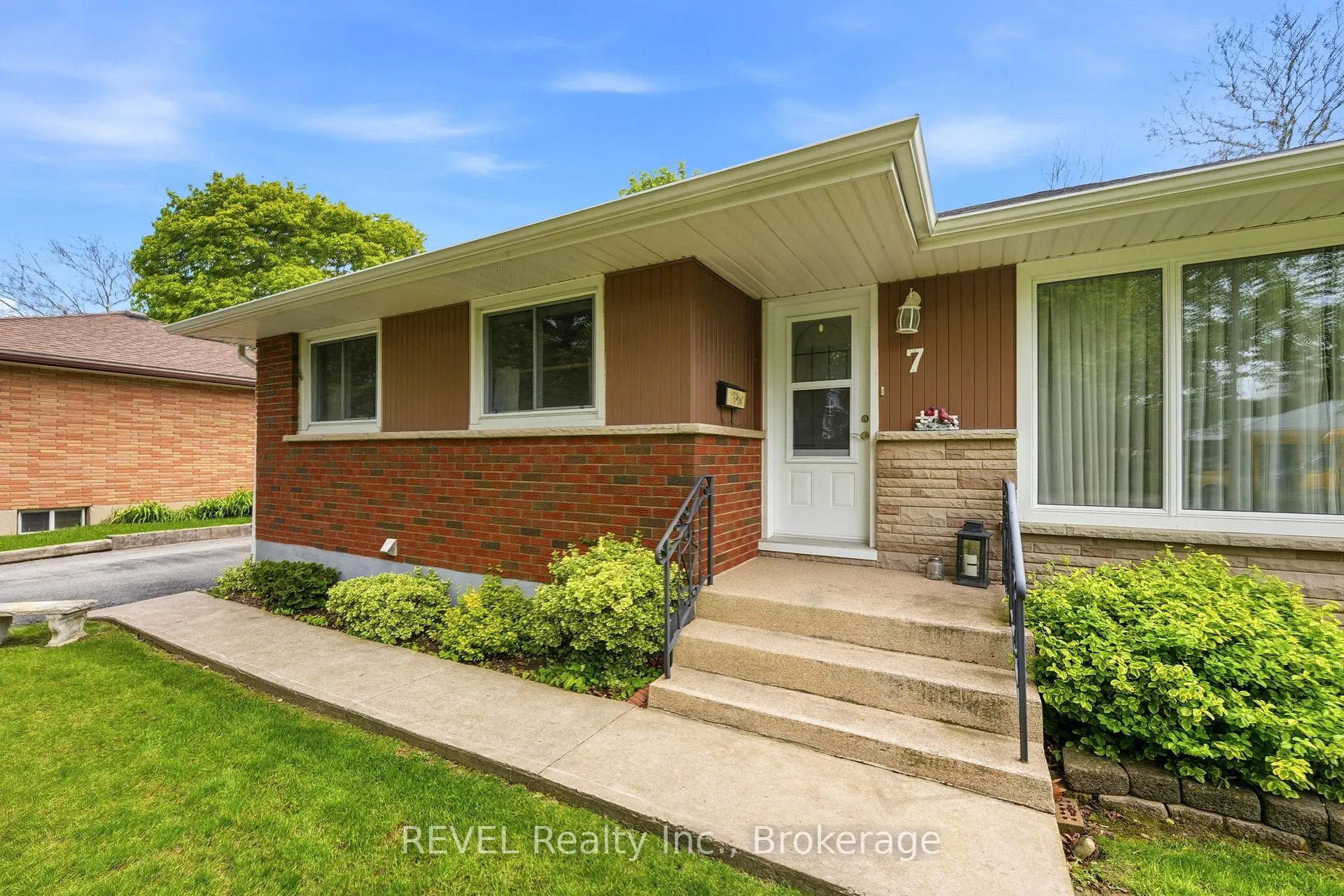 Photo 7 of 7 Brucedale Avenue, St. Catharines, Bunting/Linwell — HOMEH