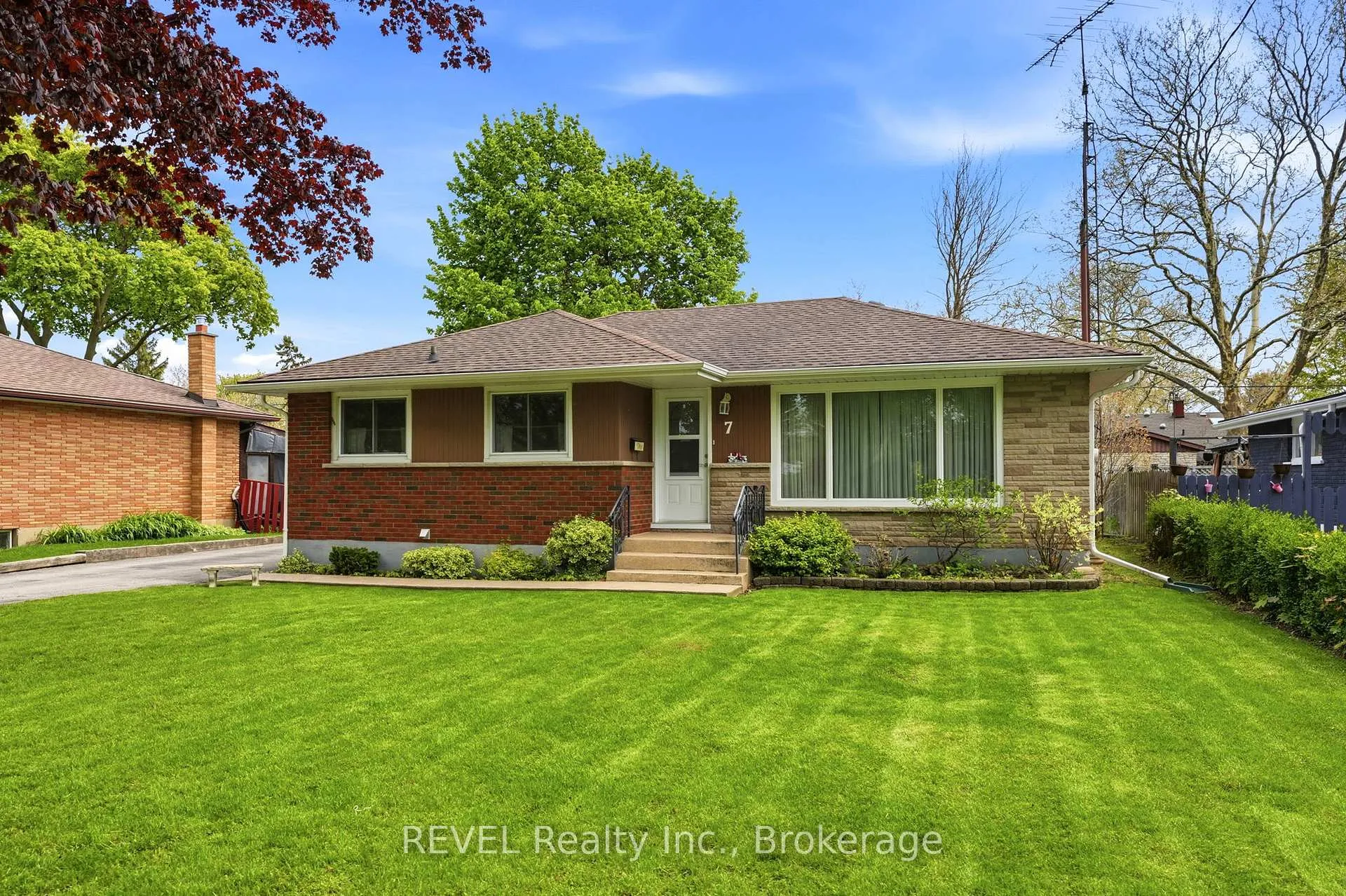 Photo 8 of 7 Brucedale Avenue, St. Catharines, Bunting/Linwell — HOMEH
