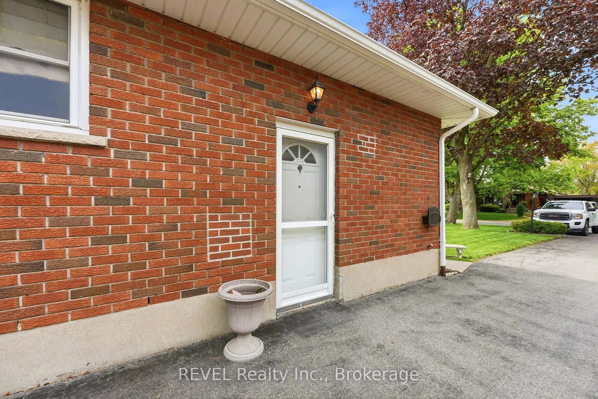 Photo 9 of 7 Brucedale Avenue, St. Catharines, Bunting/Linwell — HOMEH