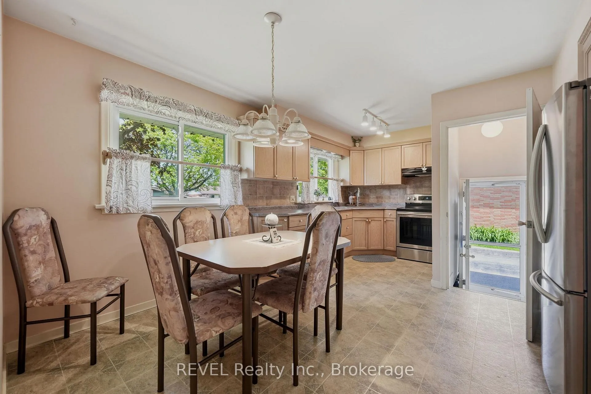 Photo 17 of 7 Brucedale Avenue, St. Catharines, Bunting/Linwell — HOMEH