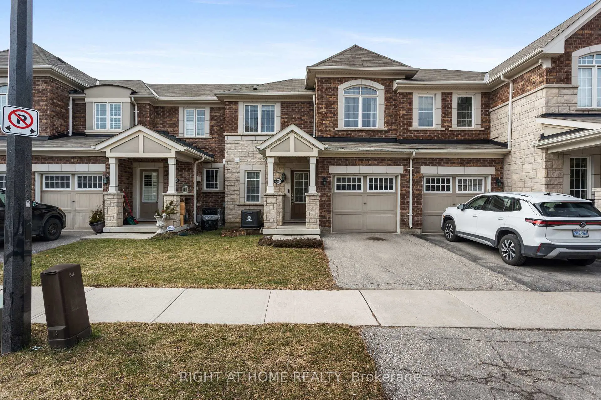 Front of 1550 Gainer Crescent
