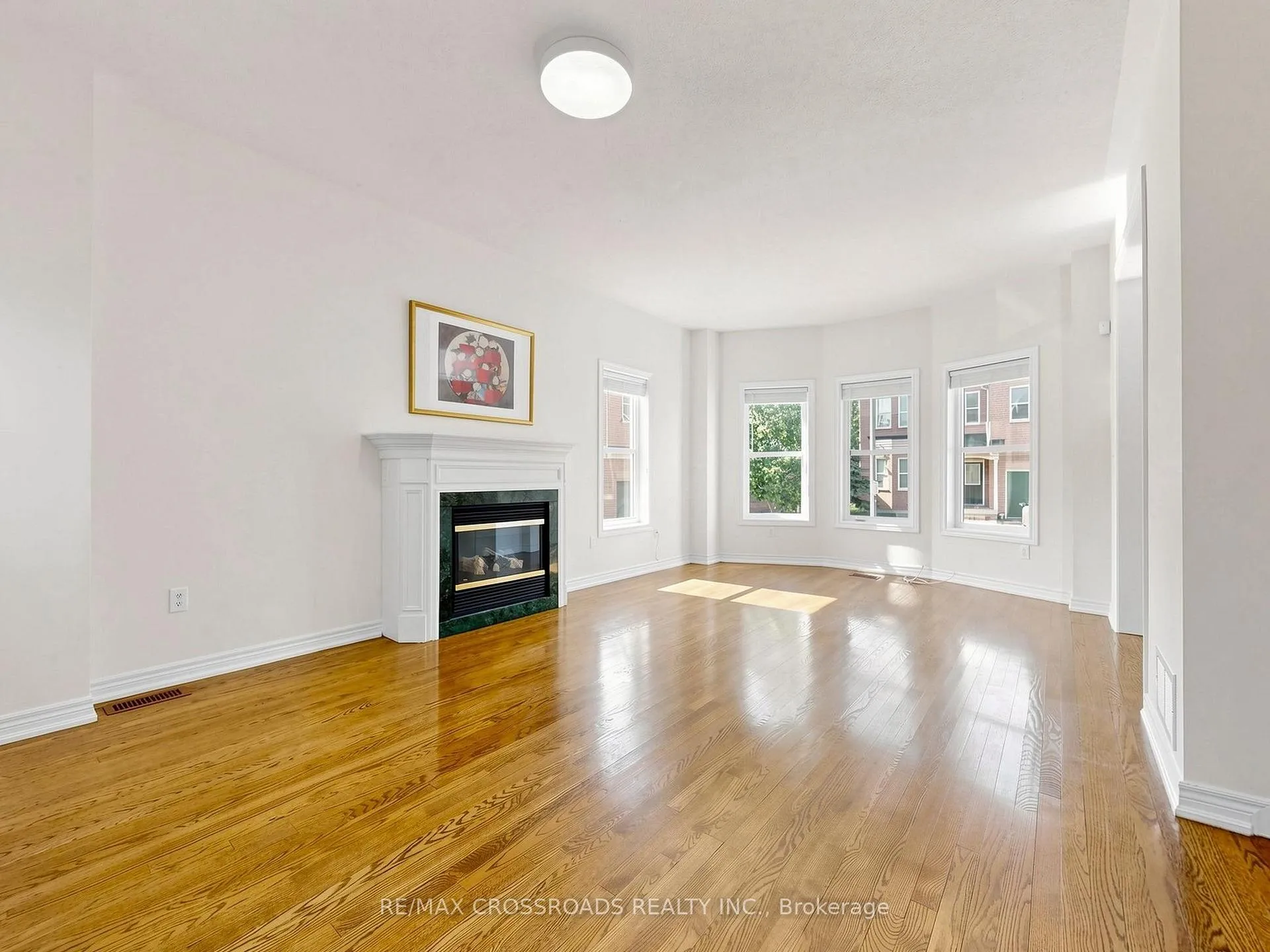 Photo 5 of 52 Drew Kelly Way, Markham, Buttonville — HOMEH