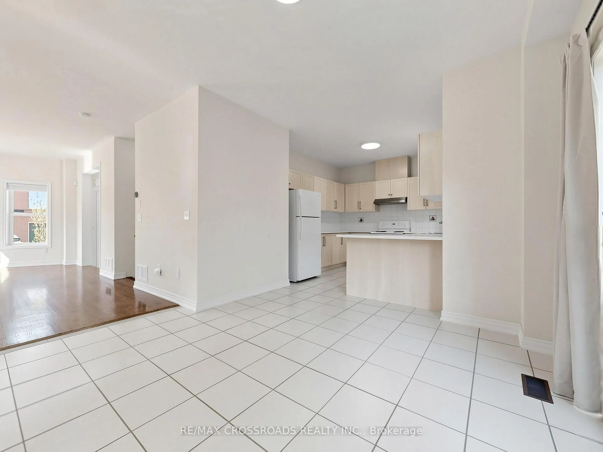 Photo 10 of 52 Drew Kelly Way, Markham, Buttonville — HOMEH