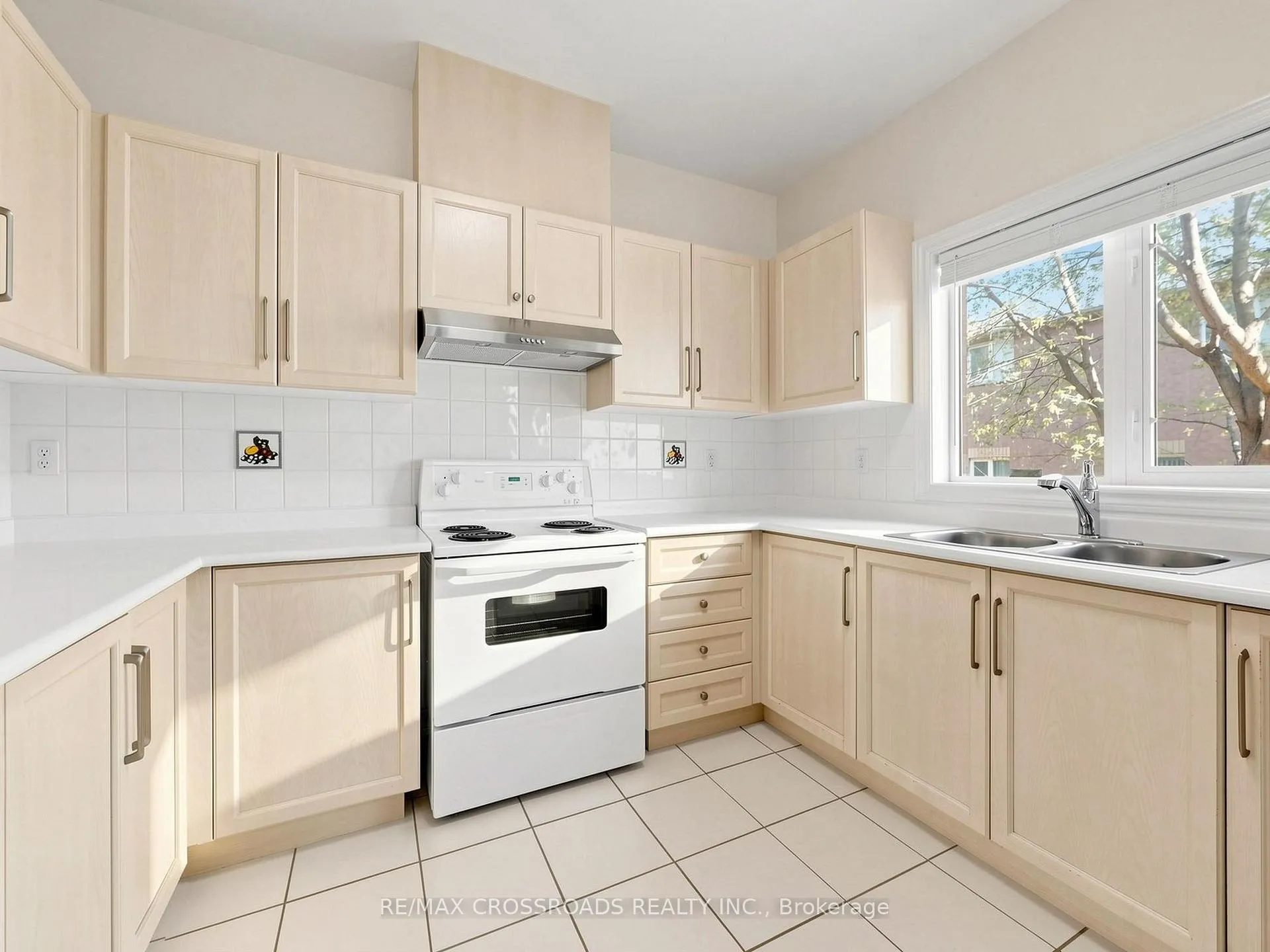 Photo 13 of 52 Drew Kelly Way, Markham, Buttonville — HOMEH