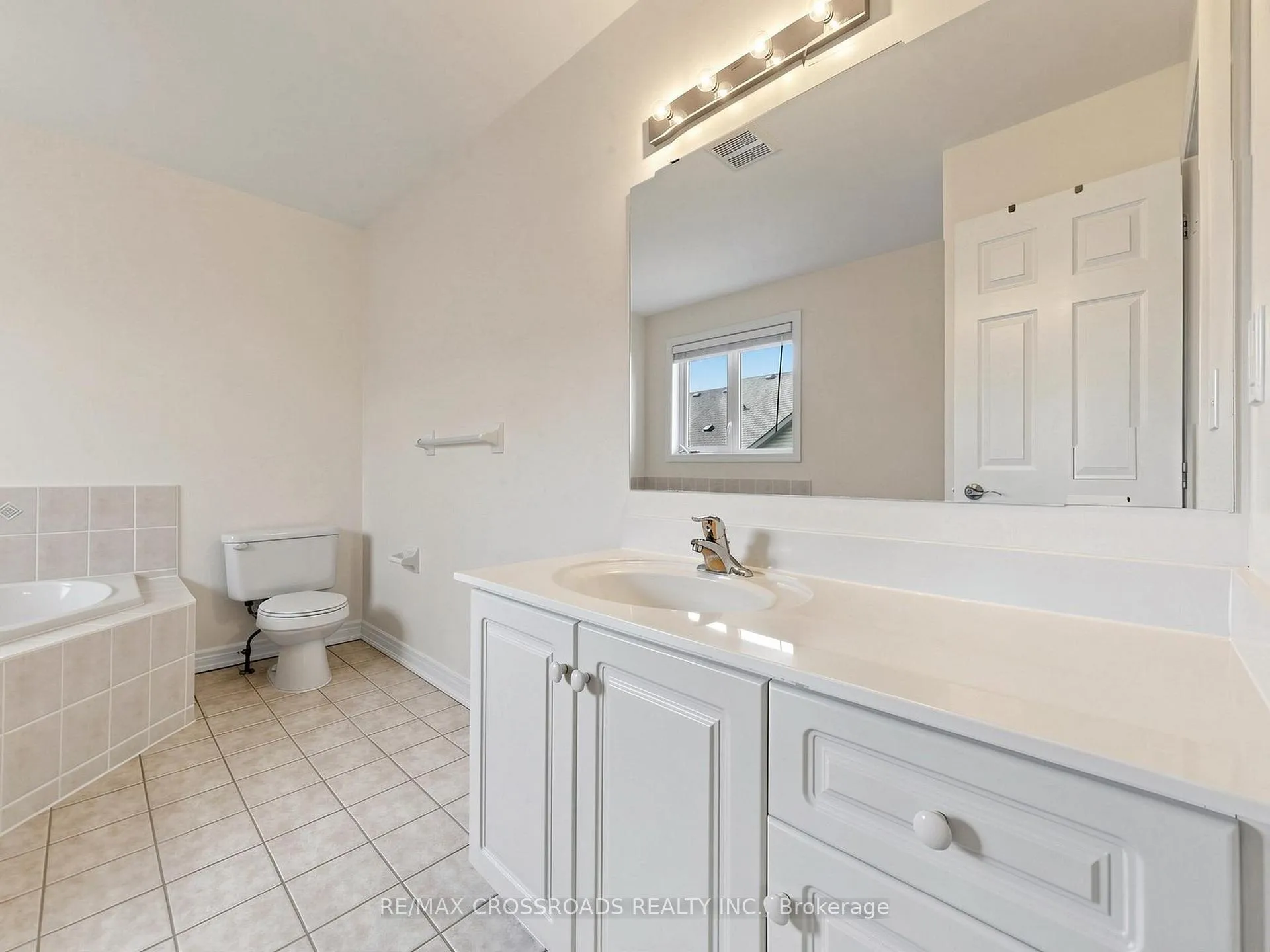 Photo 20 of 52 Drew Kelly Way, Markham, Buttonville — HOMEH