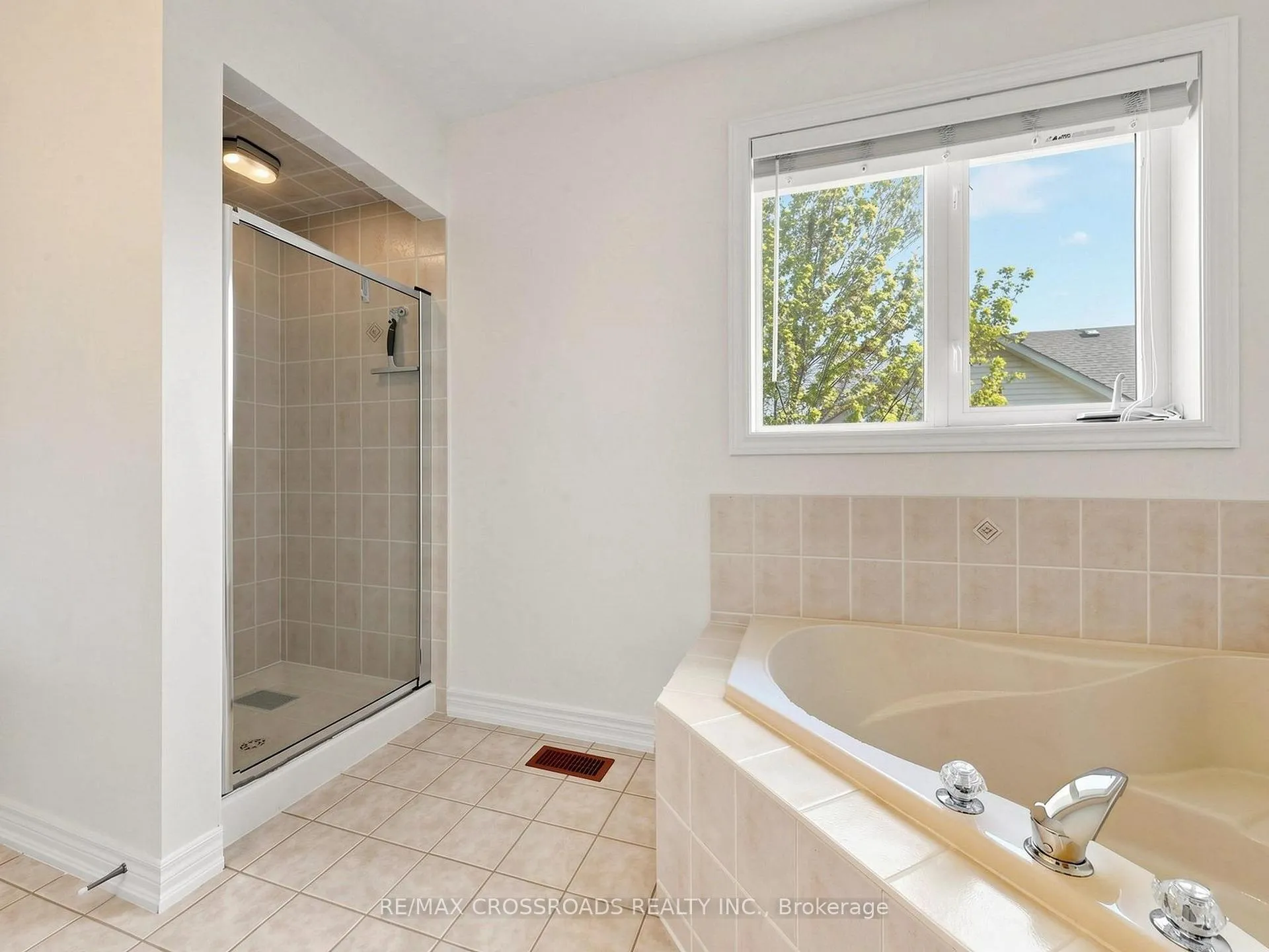 Photo 21 of 52 Drew Kelly Way, Markham, Buttonville — HOMEH