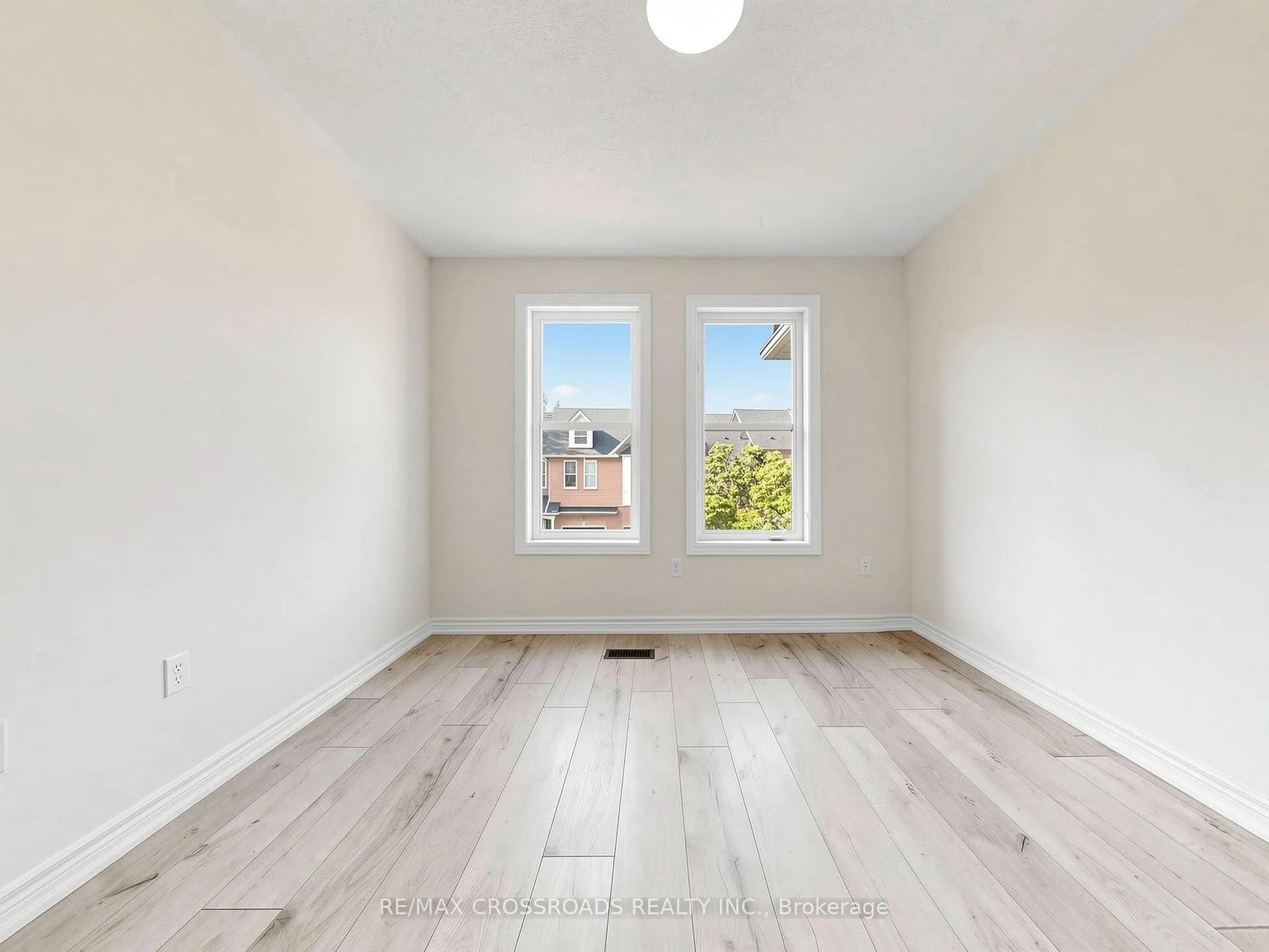 Photo 23 of 52 Drew Kelly Way, Markham, Buttonville — HOMEH