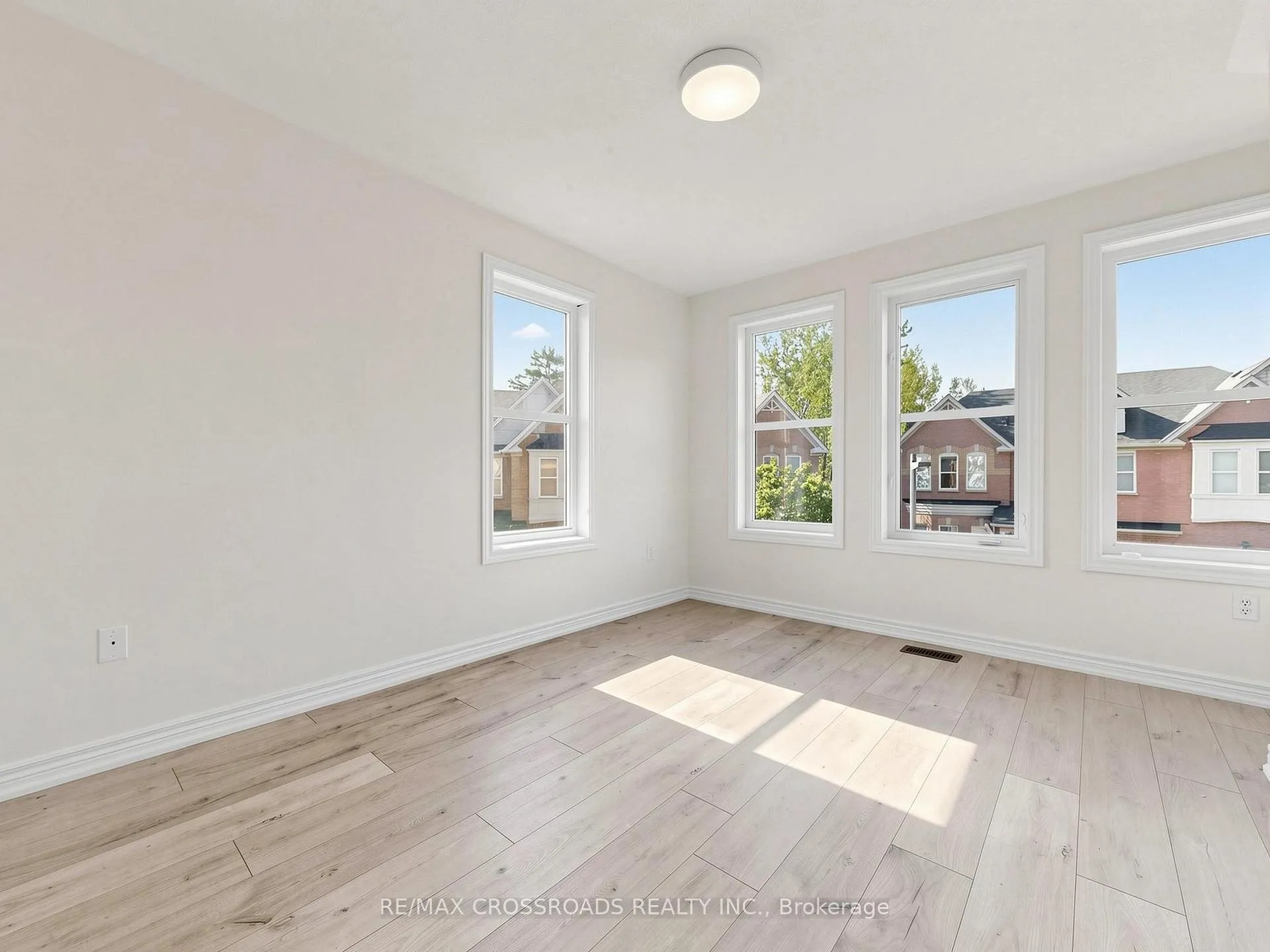 Photo 26 of 52 Drew Kelly Way, Markham, Buttonville — HOMEH