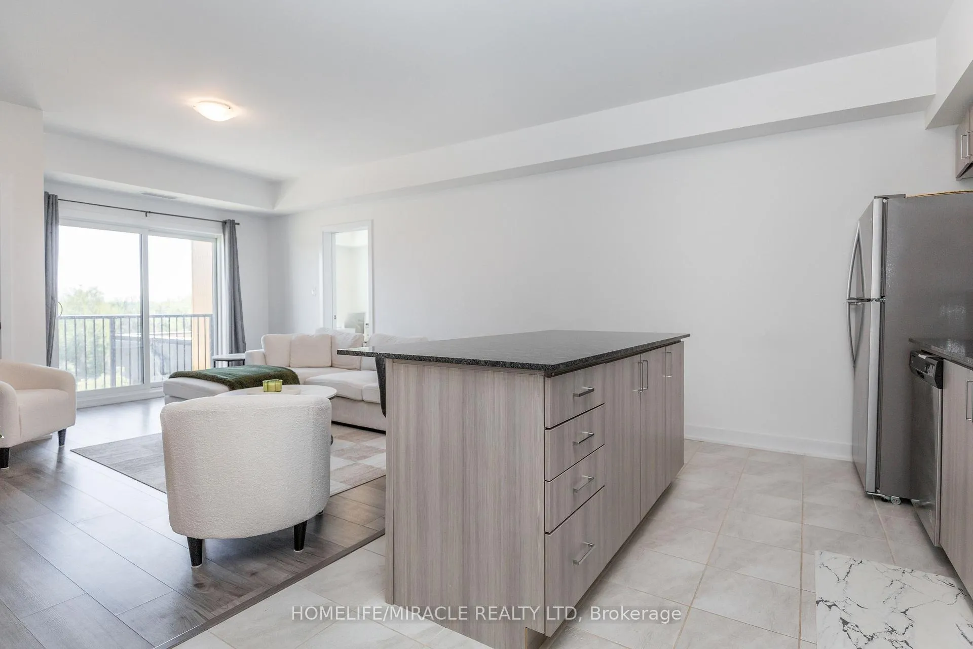 Photo 2 of Unit 207, 8 Culinary Lane, Barrie, Rural Barrie Southeast — HOMEH