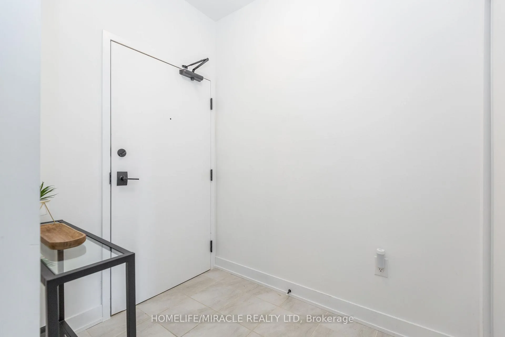 Photo 3 of Unit 207, 8 Culinary Lane, Barrie, Rural Barrie Southeast — HOMEH