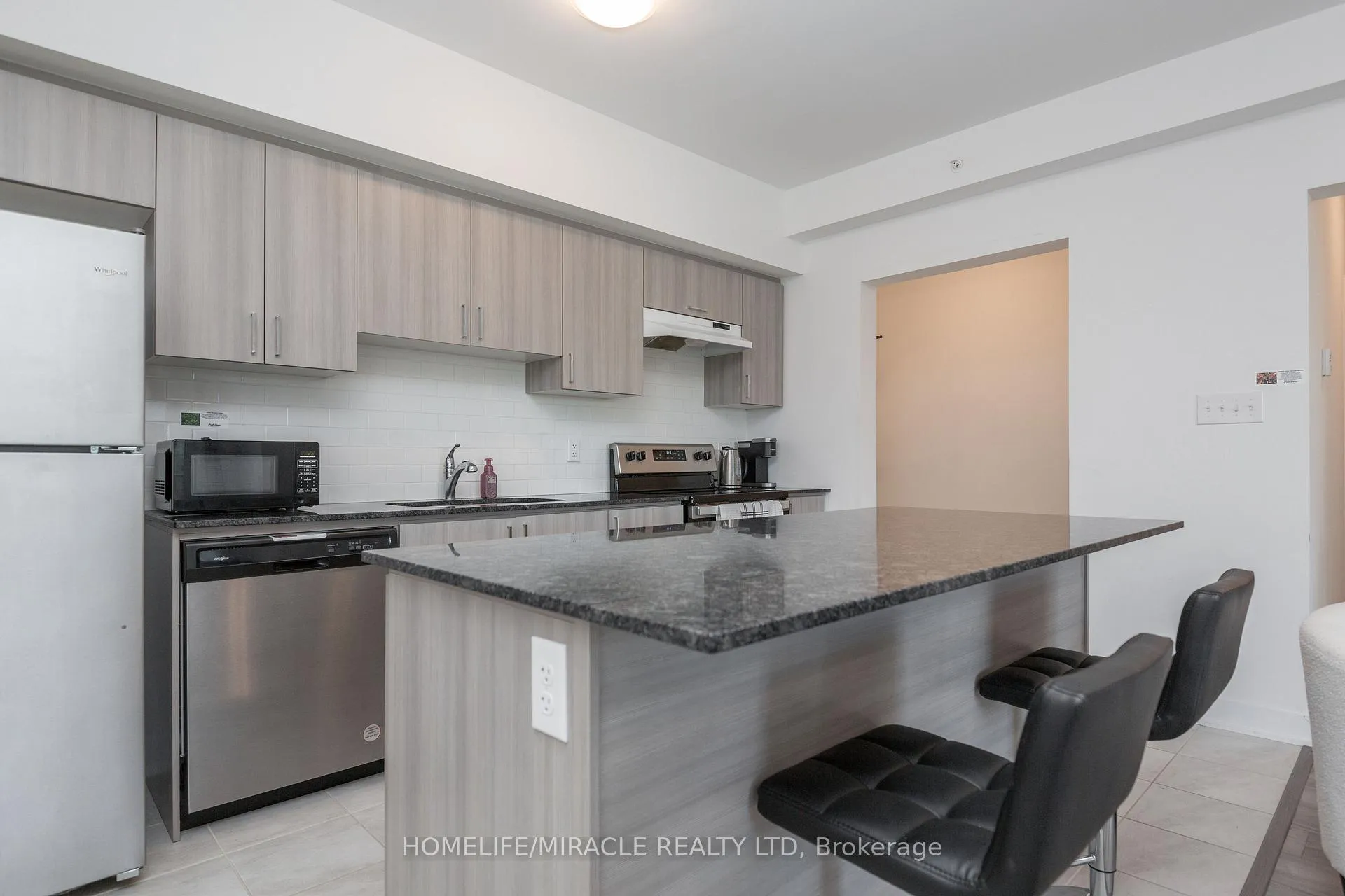 Photo 5 of Unit 207, 8 Culinary Lane, Barrie, Rural Barrie Southeast — HOMEH