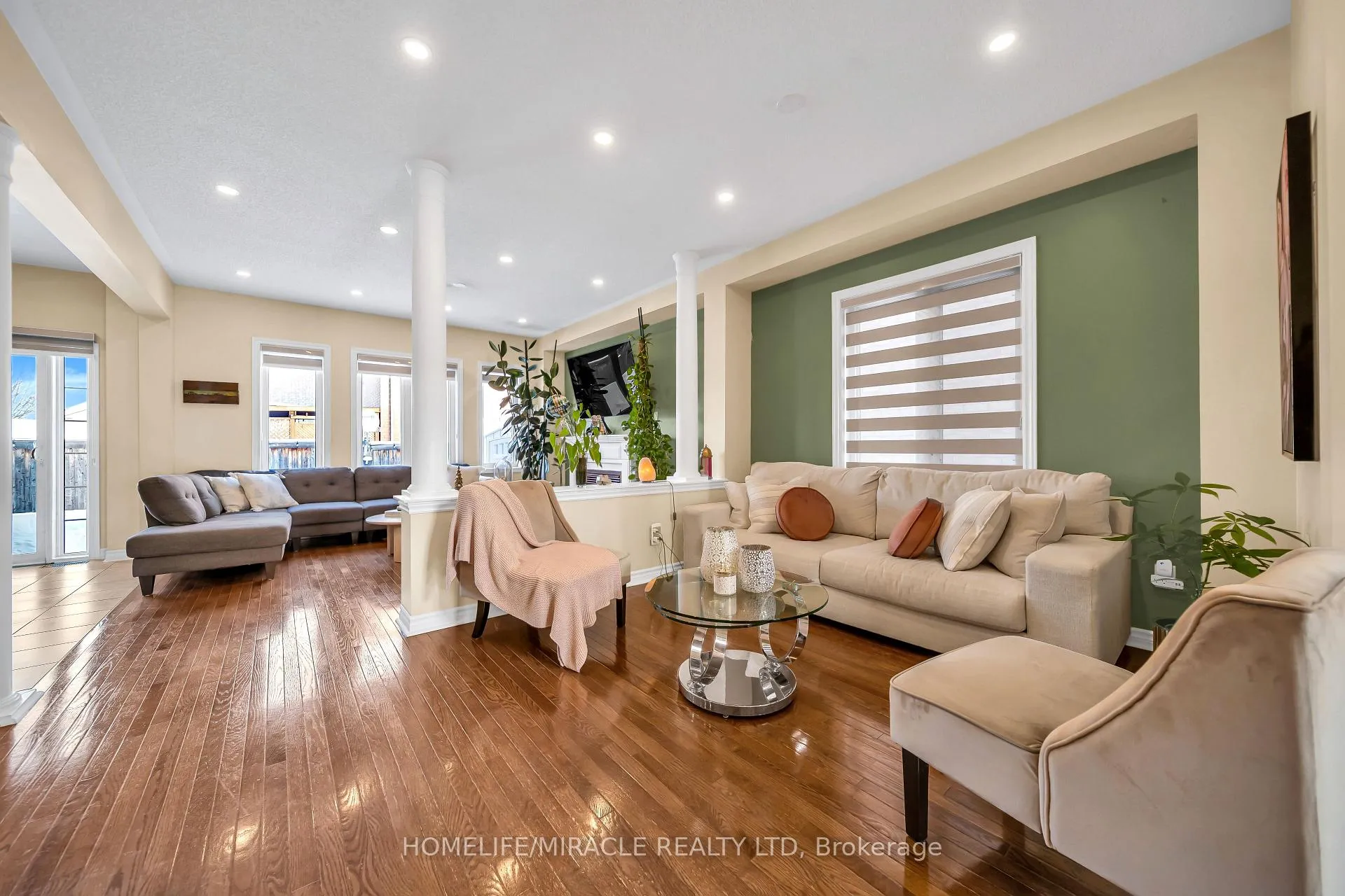Photo 10 of 4 Templeton Court, Brampton, Bram East — HOMEH