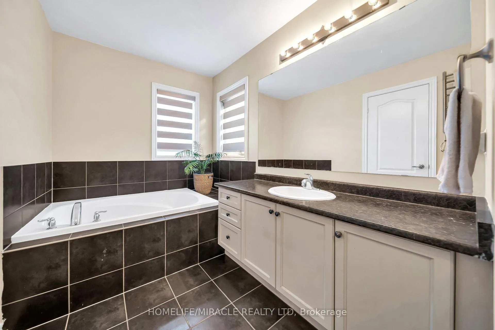 Photo 32 of 4 Templeton Court, Brampton, Bram East — HOMEH
