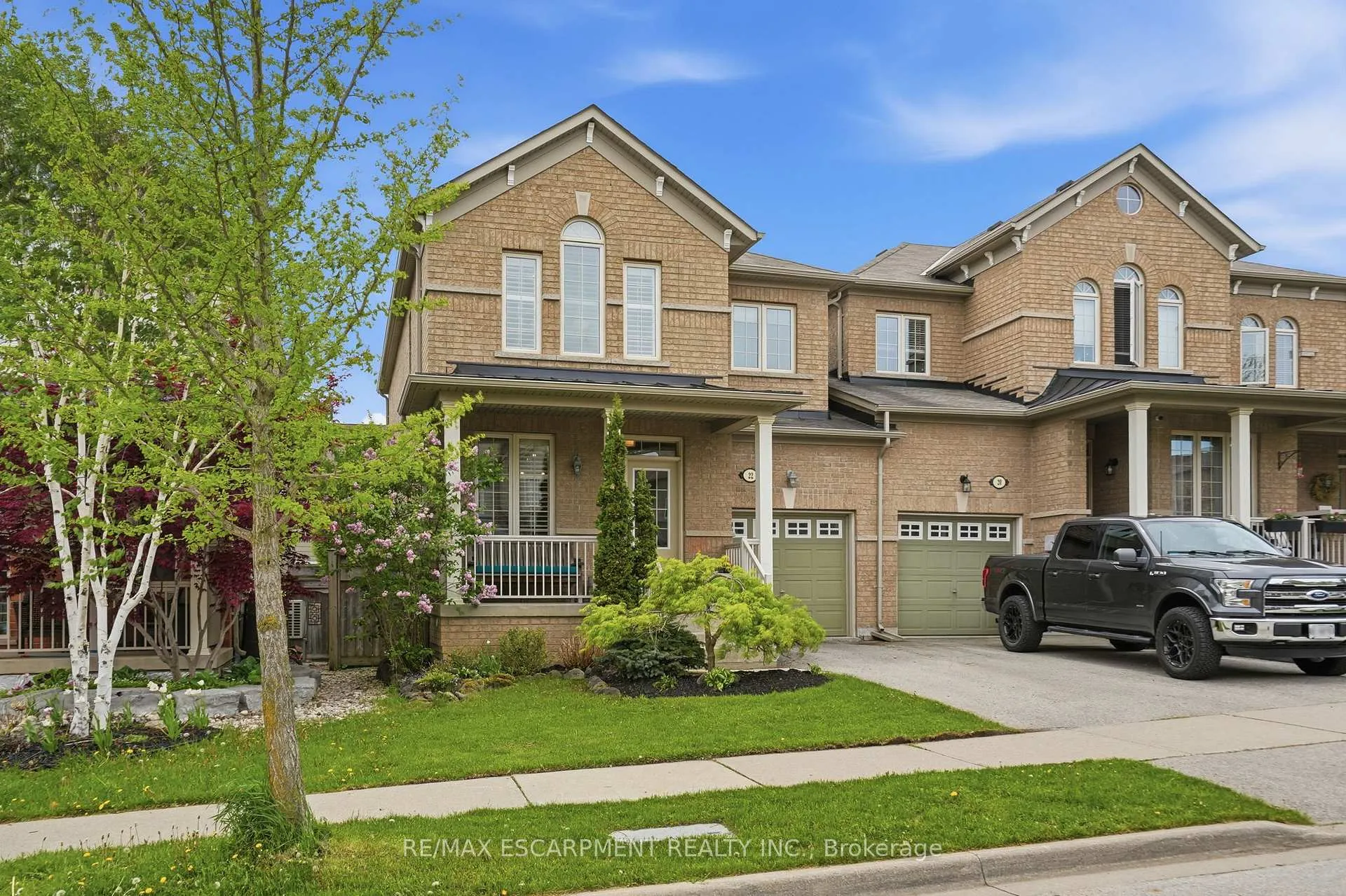 Photo 2 of 22 Cathedral Street, Hamilton, Waterdown — HOMEH