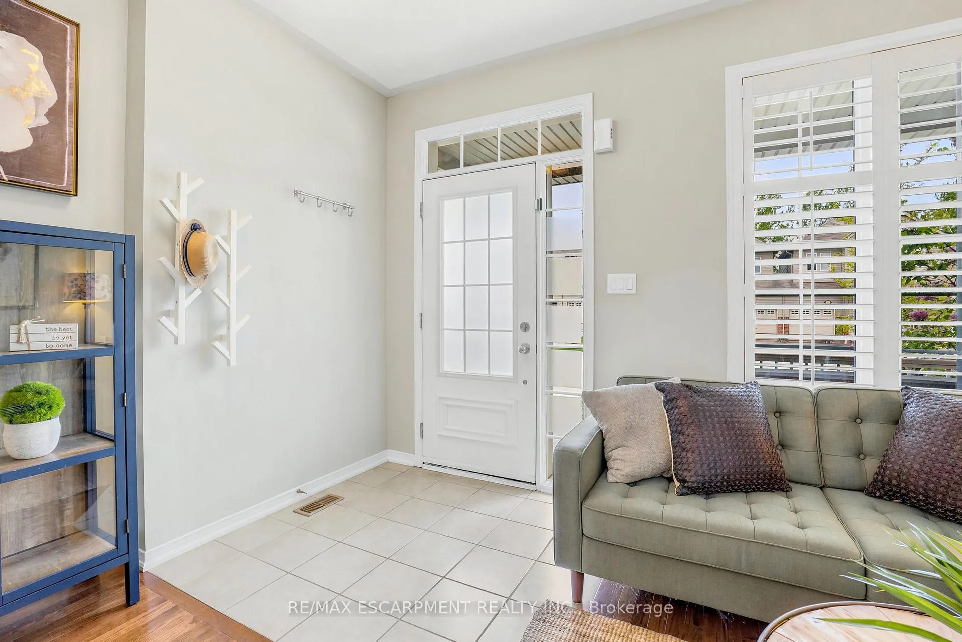 Photo 4 of 22 Cathedral Street, Hamilton, Waterdown — HOMEH