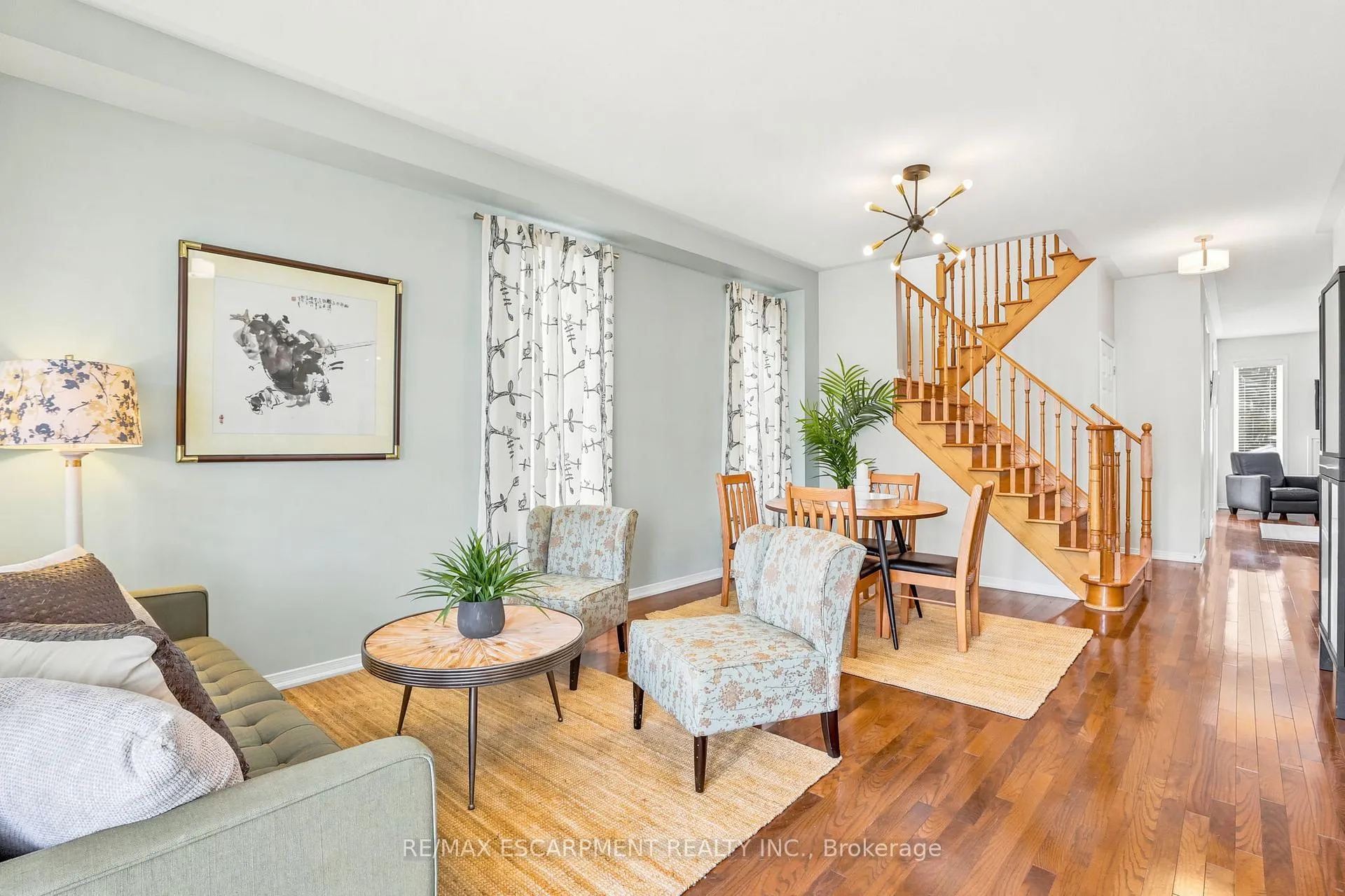 Photo 5 of 22 Cathedral Street, Hamilton, Waterdown — HOMEH