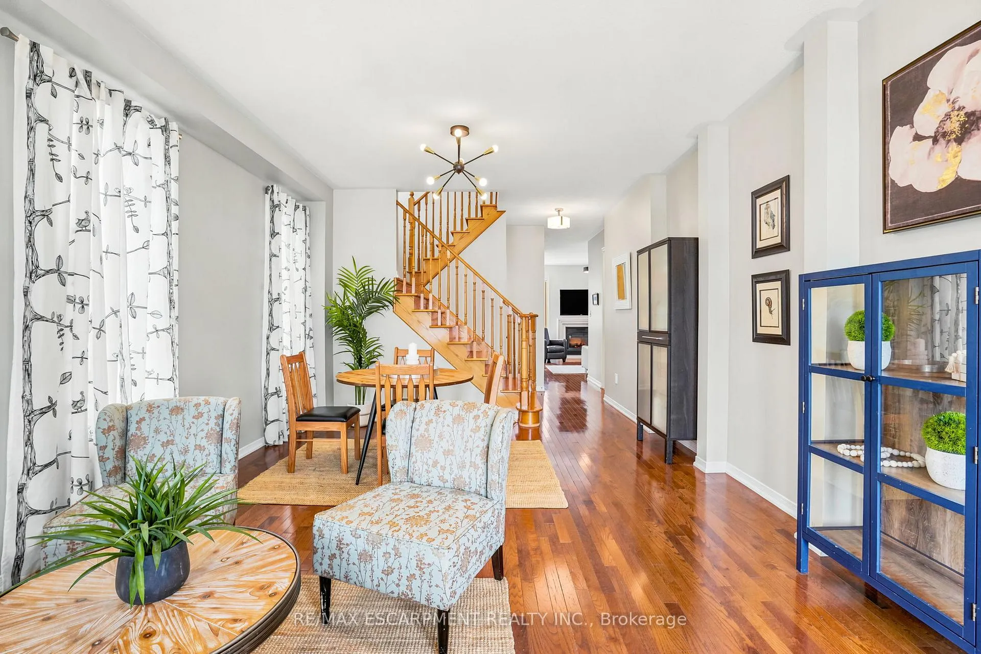 Photo 6 of 22 Cathedral Street, Hamilton, Waterdown — HOMEH
