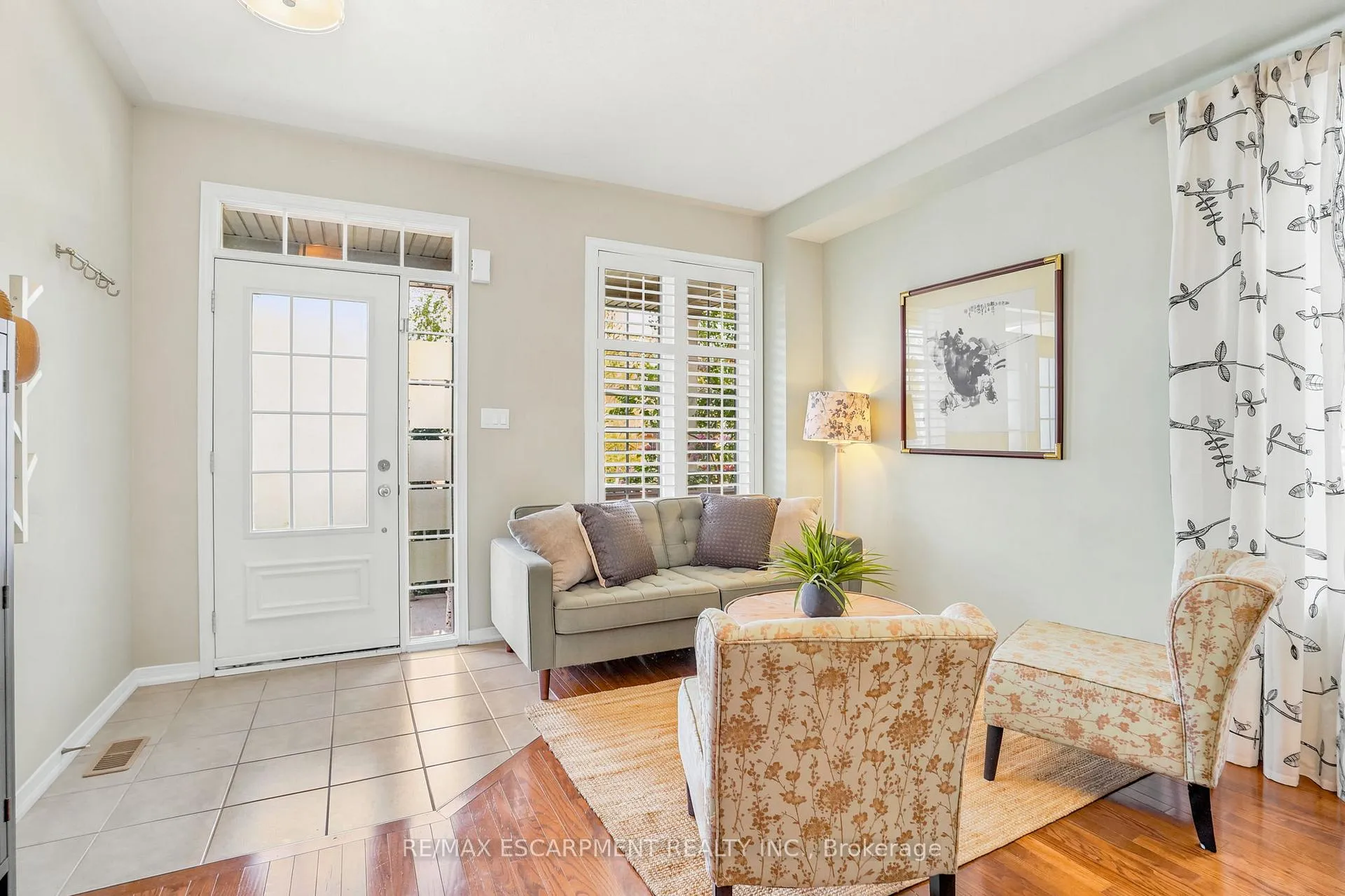 Photo 7 of 22 Cathedral Street, Hamilton, Waterdown — HOMEH
