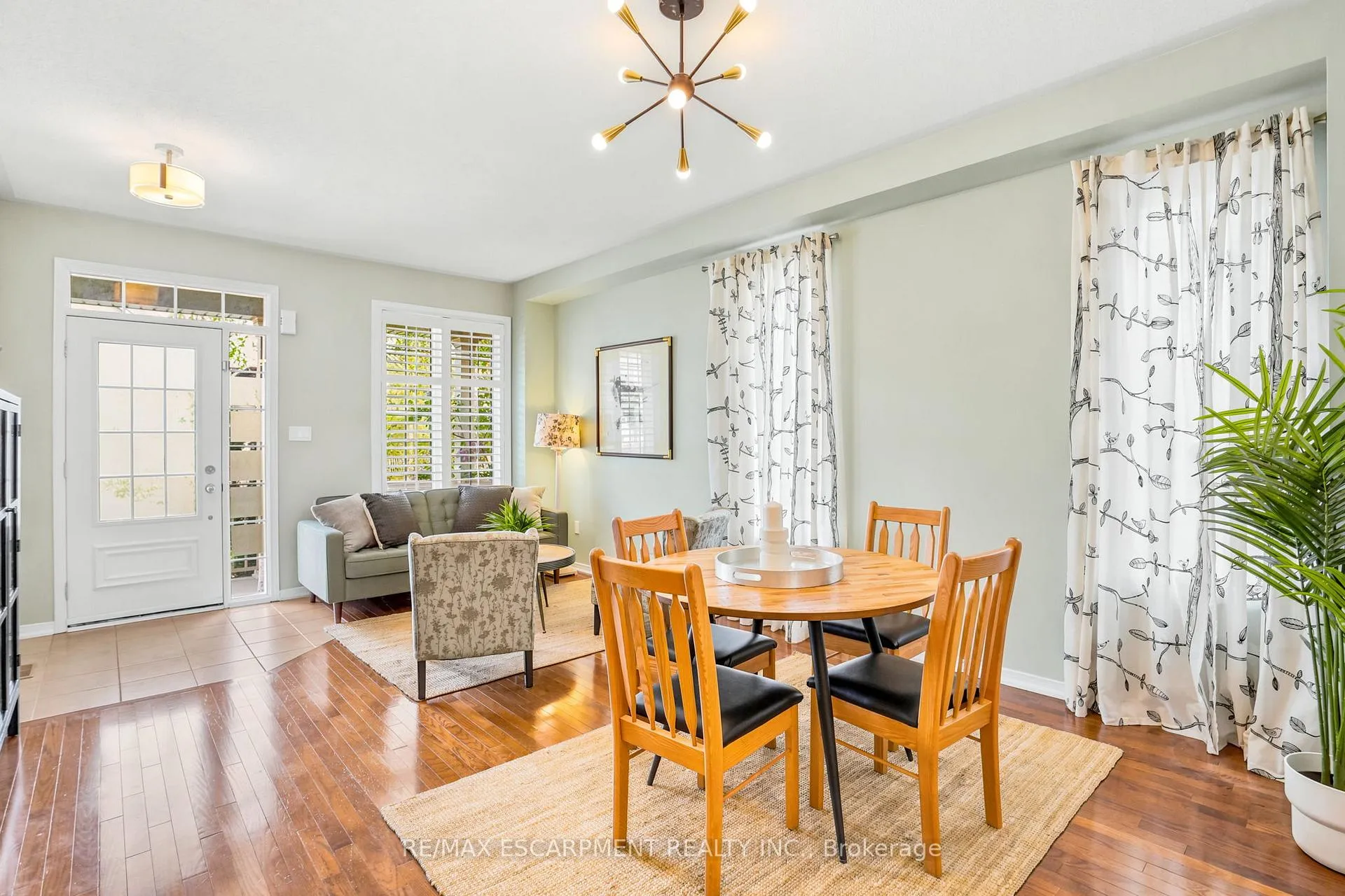 Photo 8 of 22 Cathedral Street, Hamilton, Waterdown — HOMEH
