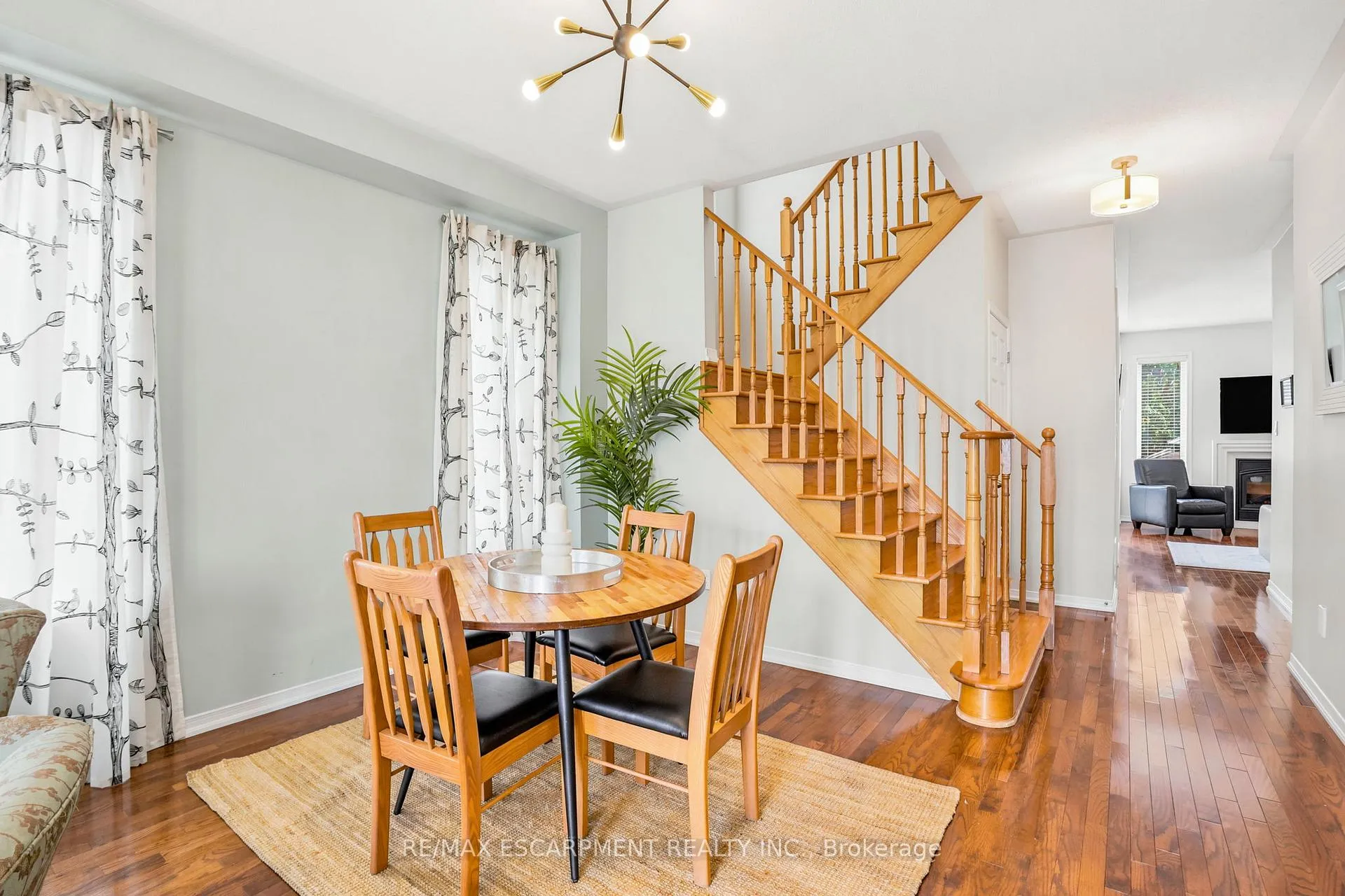 Photo 9 of 22 Cathedral Street, Hamilton, Waterdown — HOMEH