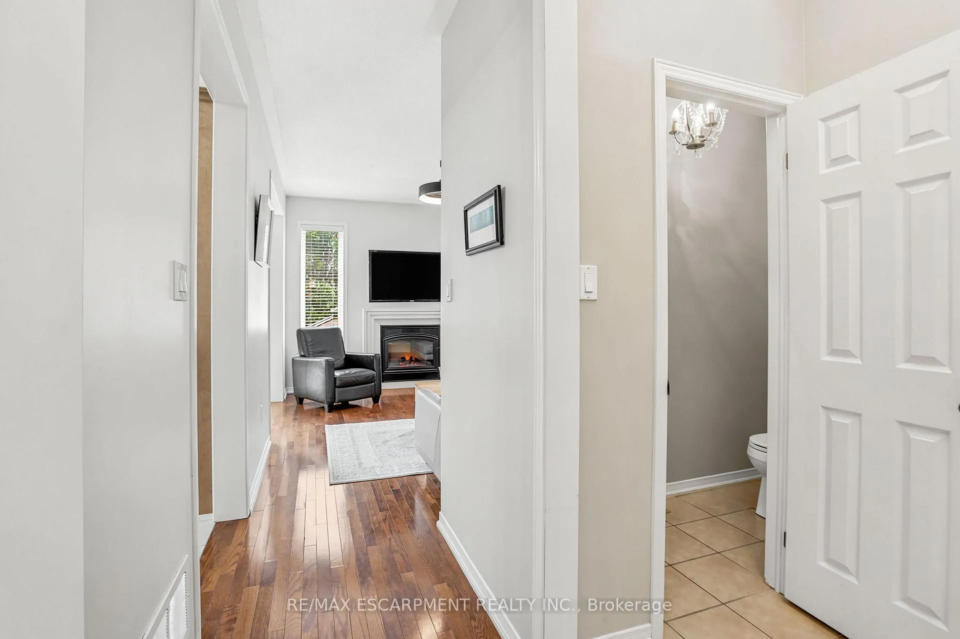 Photo 10 of 22 Cathedral Street, Hamilton, Waterdown — HOMEH
