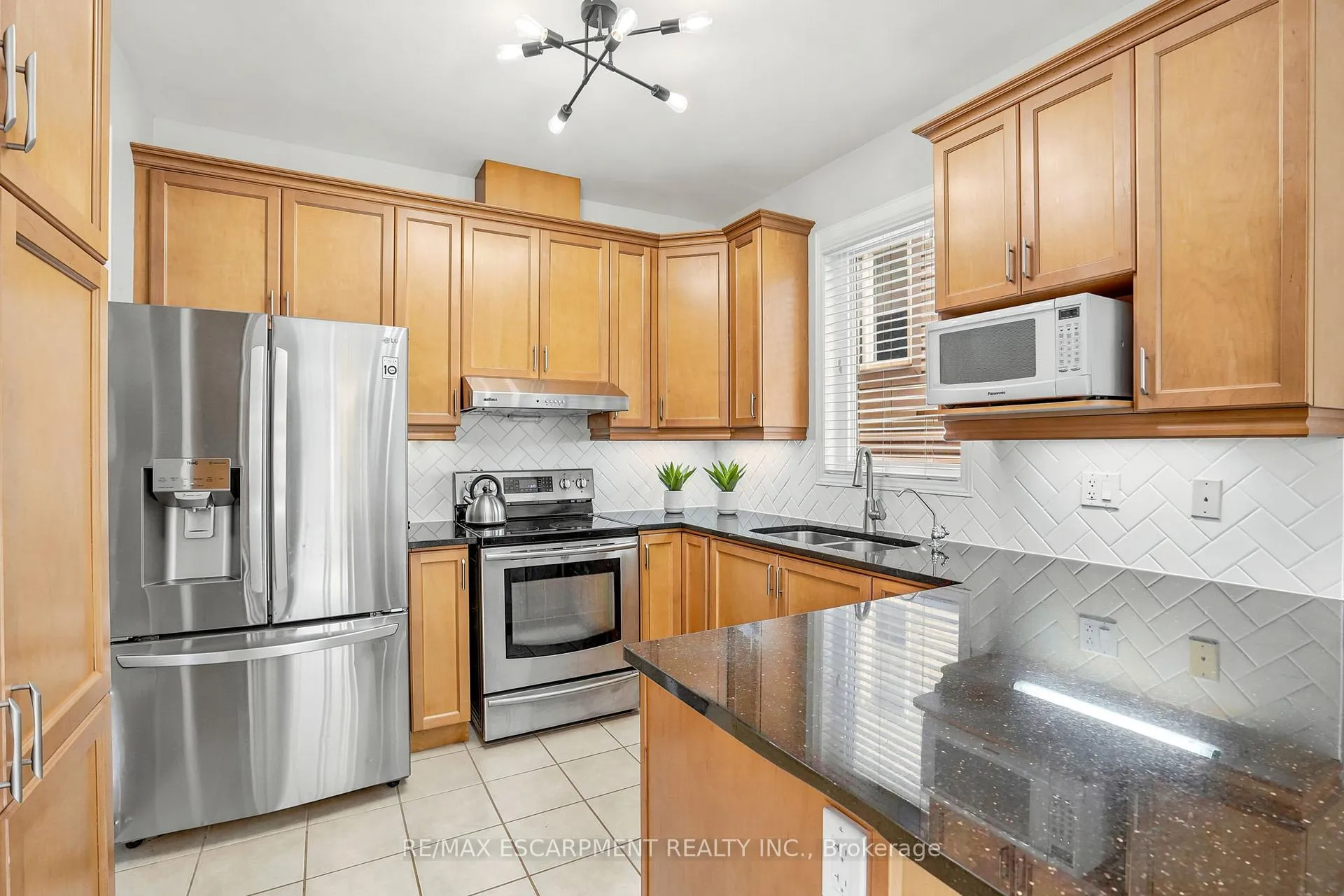 Photo 13 of 22 Cathedral Street, Hamilton, Waterdown — HOMEH