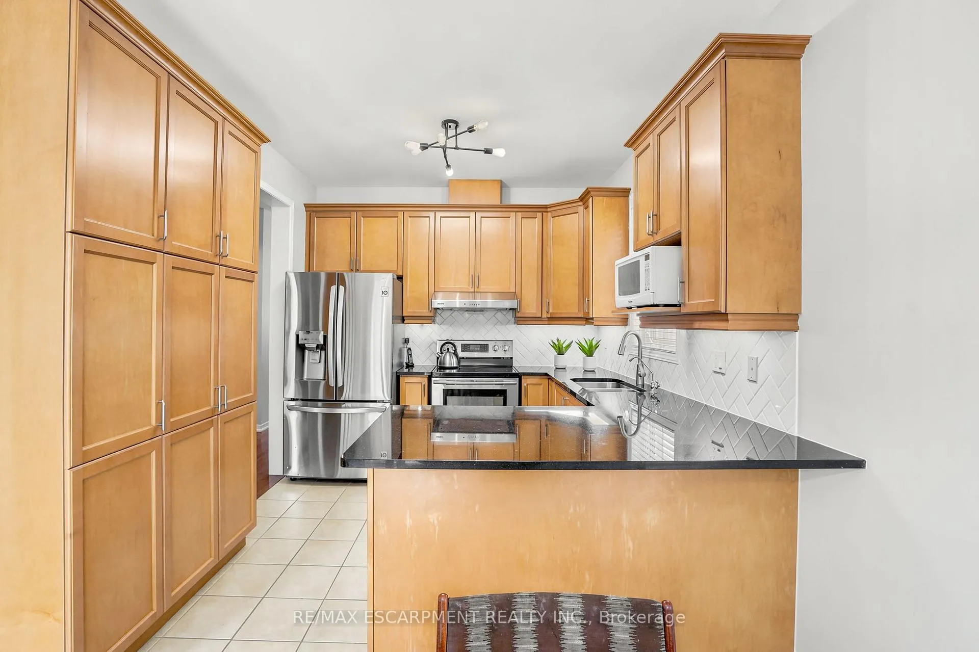 Photo 14 of 22 Cathedral Street, Hamilton, Waterdown — HOMEH