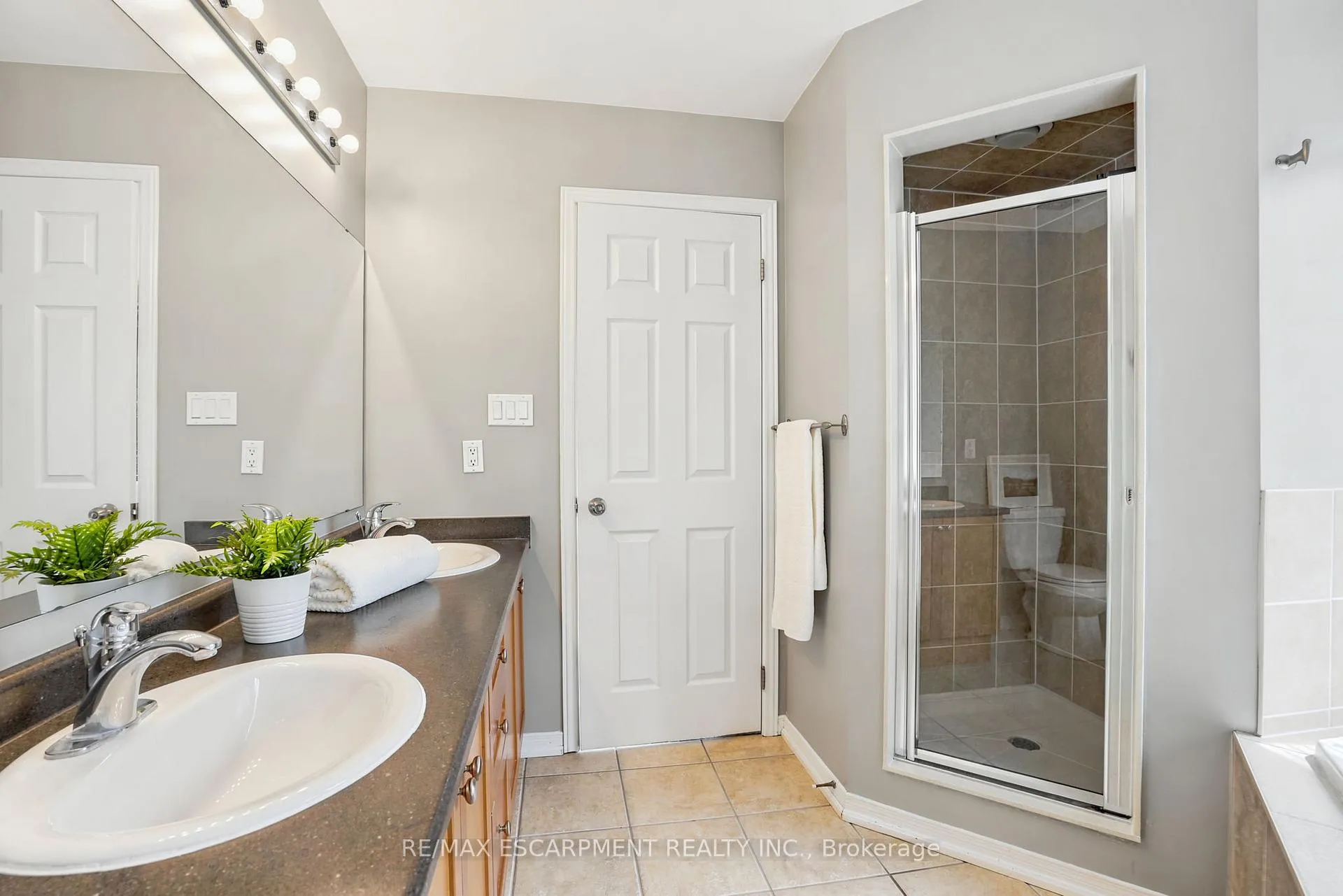 Photo 29 of 22 Cathedral Street, Hamilton, Waterdown — HOMEH