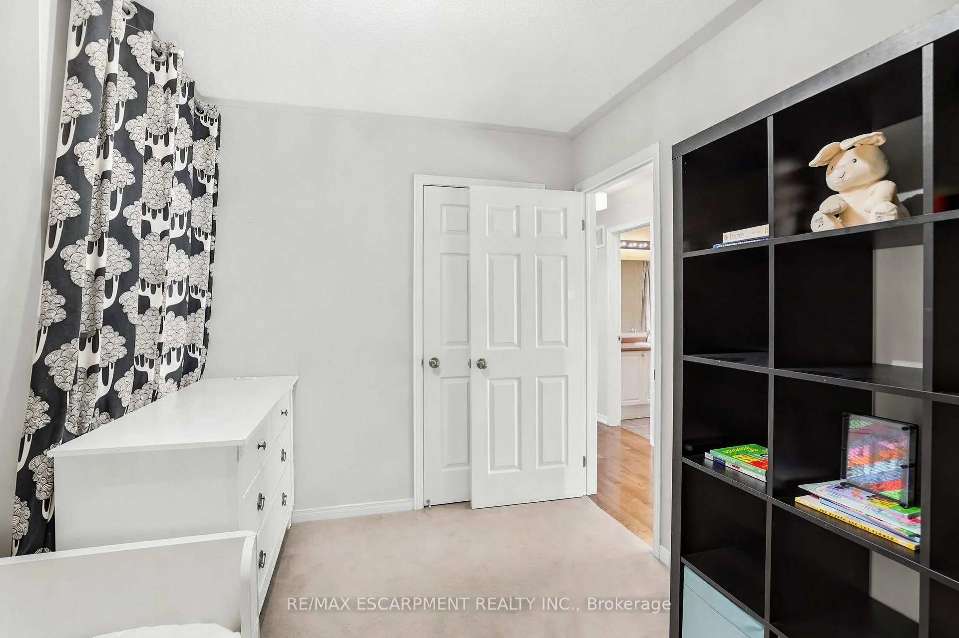 Photo 32 of 22 Cathedral Street, Hamilton, Waterdown — HOMEH