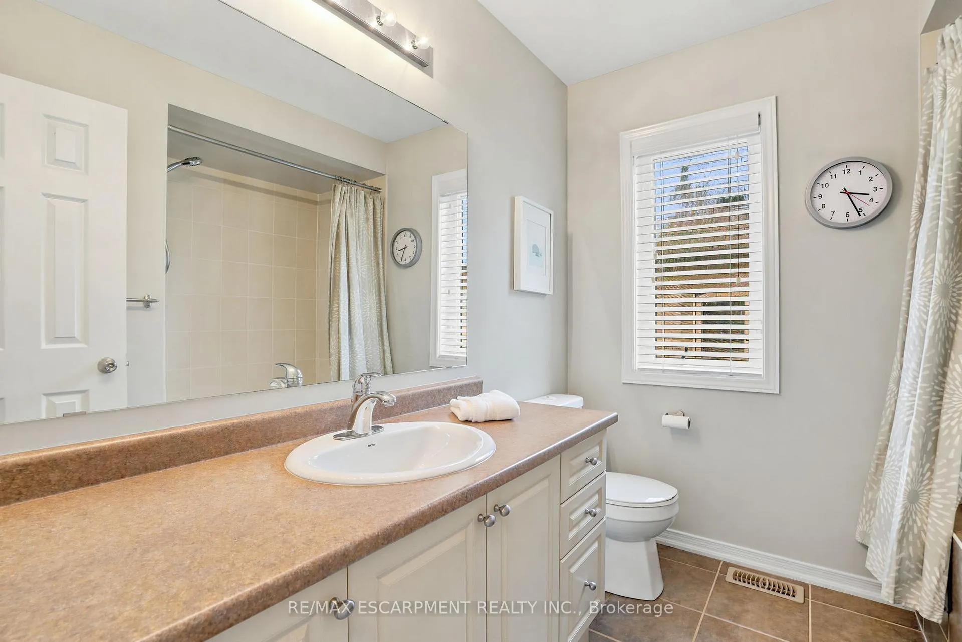 Photo 38 of 22 Cathedral Street, Hamilton, Waterdown — HOMEH