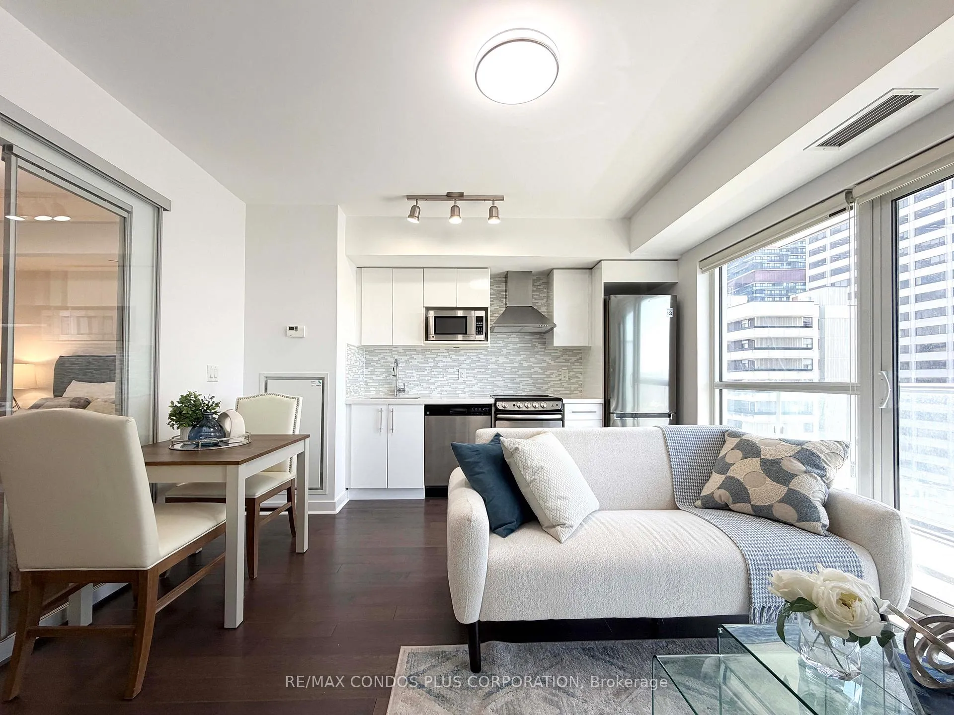 Photo 4 of Unit 1508, 58 Orchard View Boulevard, Toronto, Yonge-Eglinton — HOMEH