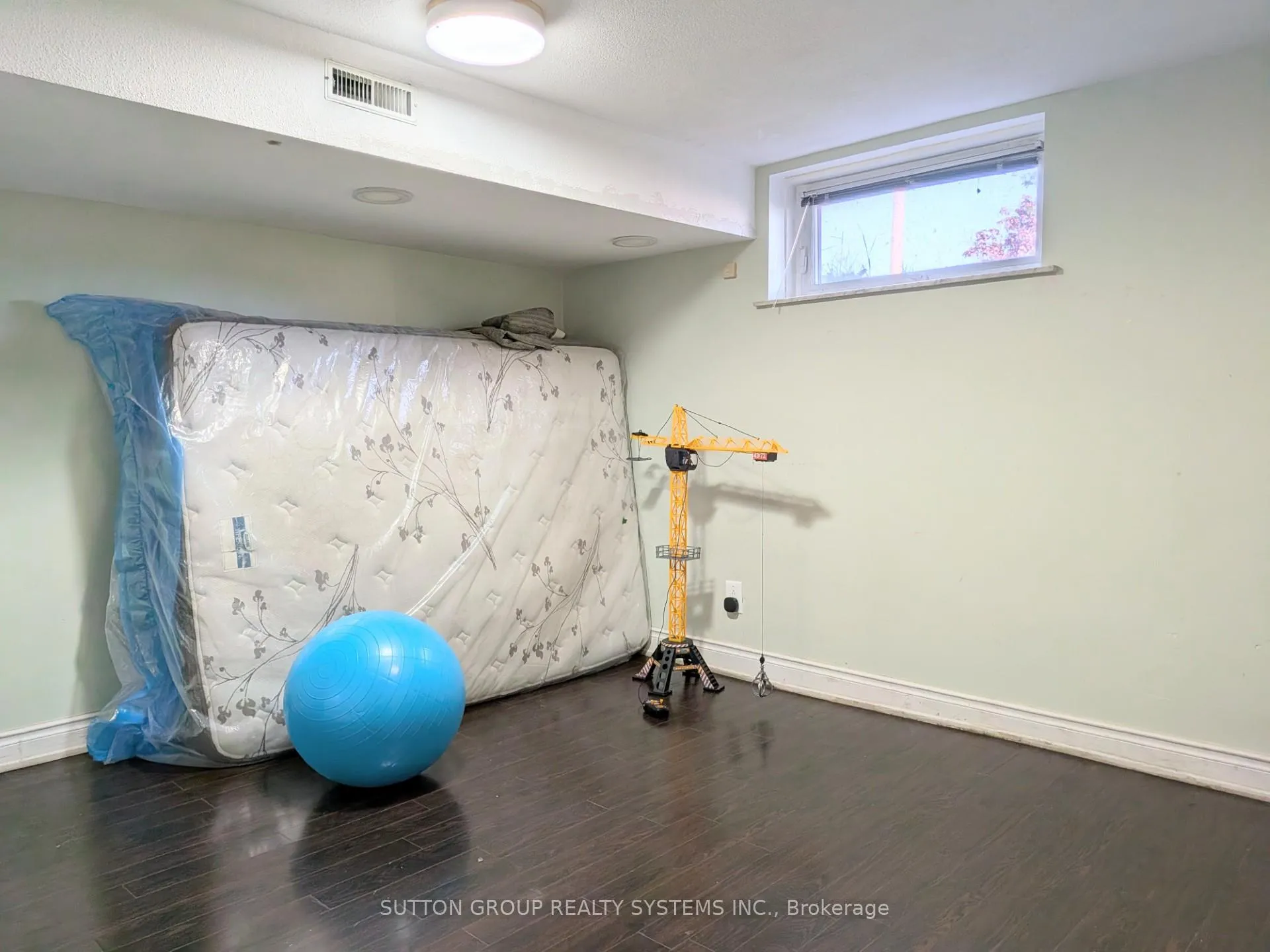 Photo 6 of Unit Basement, 41 Annabelle Drive, Etobicoke, Mount Olive-Silverstone-Jamestown — HOMEH
