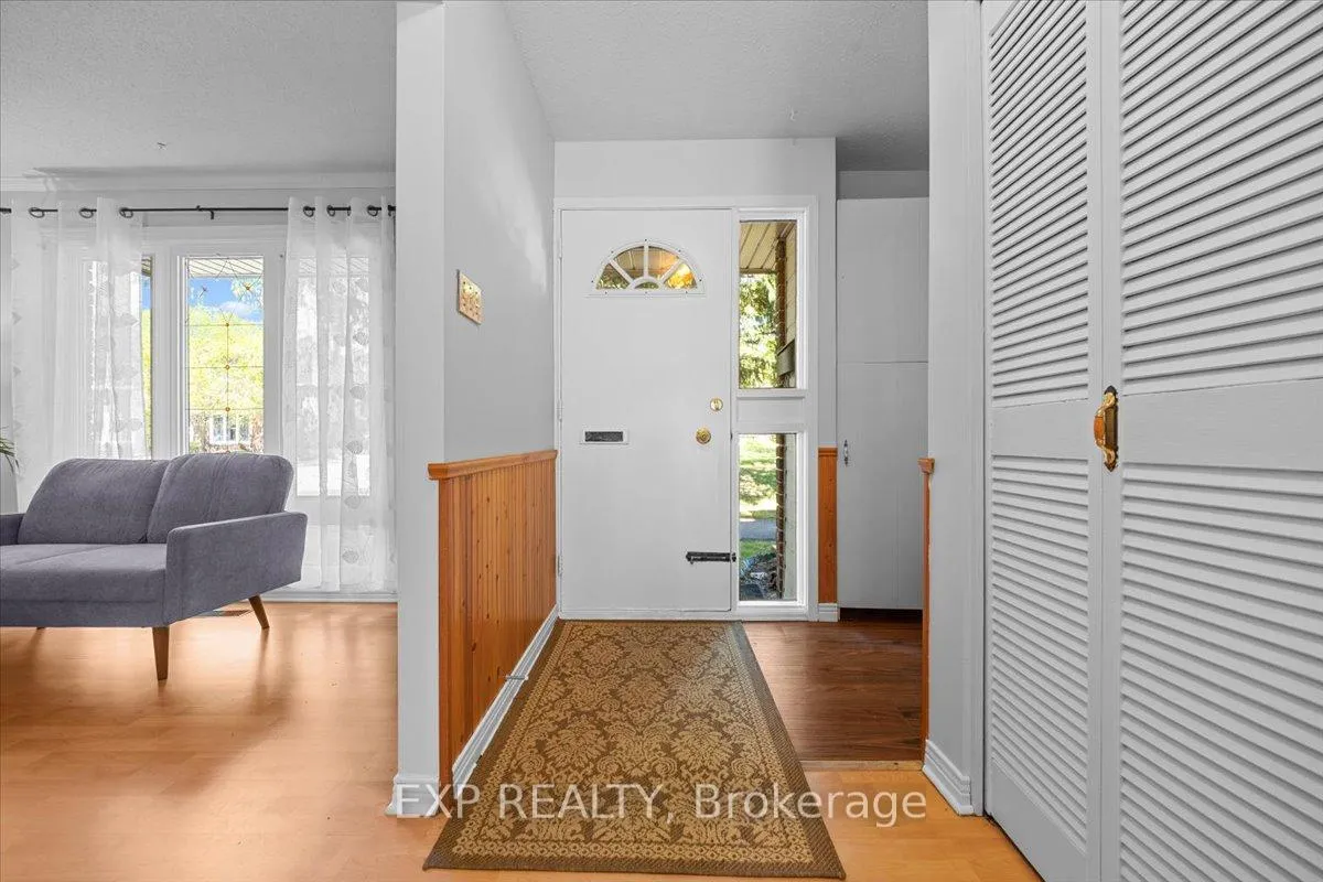 Photo 3 of Unit 14, 21 Midland Crescent, Ottawa, Arlington Woods — HOMEH