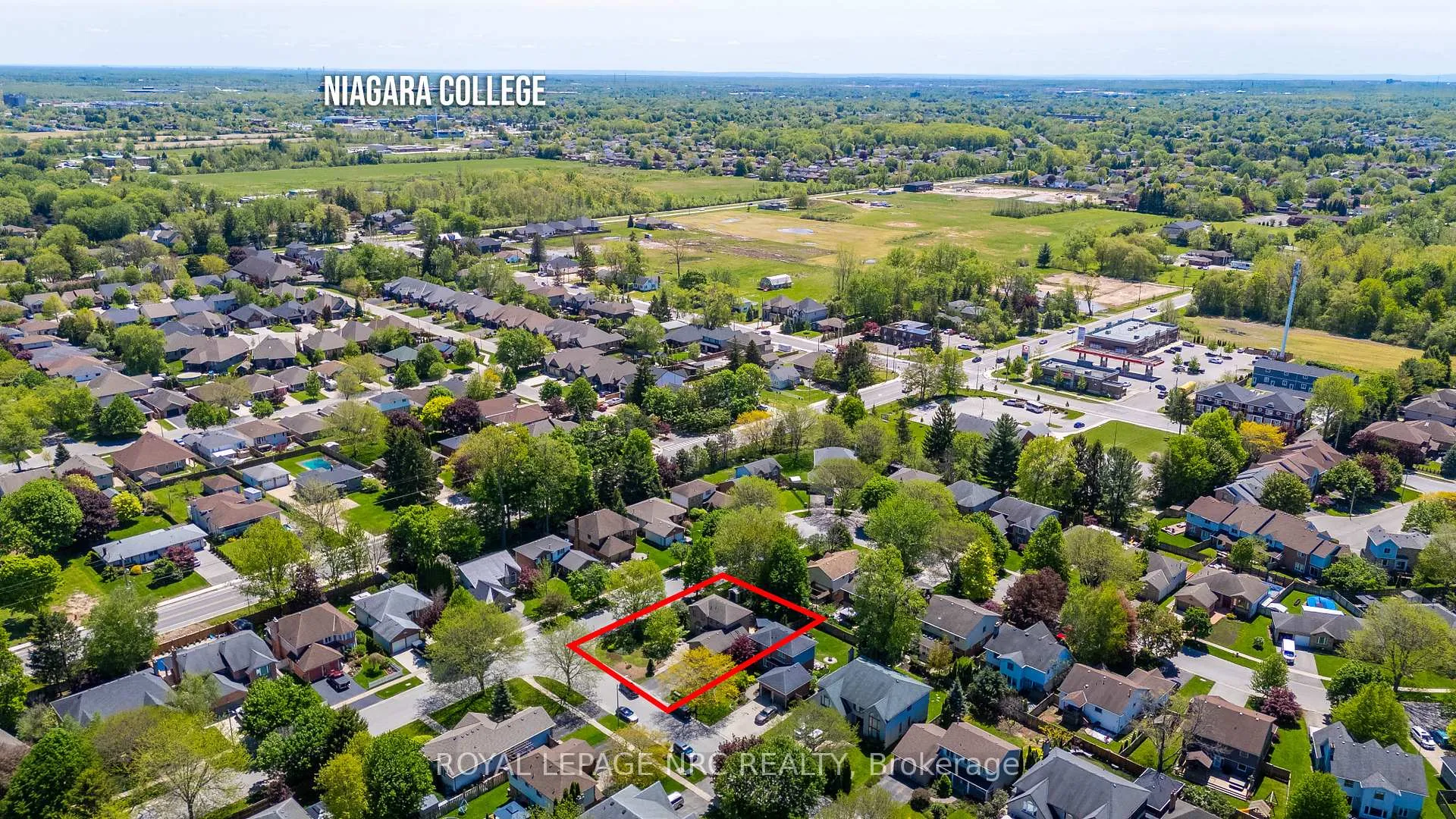 Photo 4 of 2 Meadowbrook Lane, Pelham, Fonthill — HOMEH