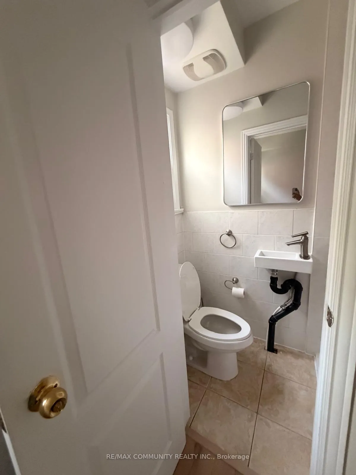 Photo 8 of 6 Brantley Crescent, North York, York University Heights — HOMEH