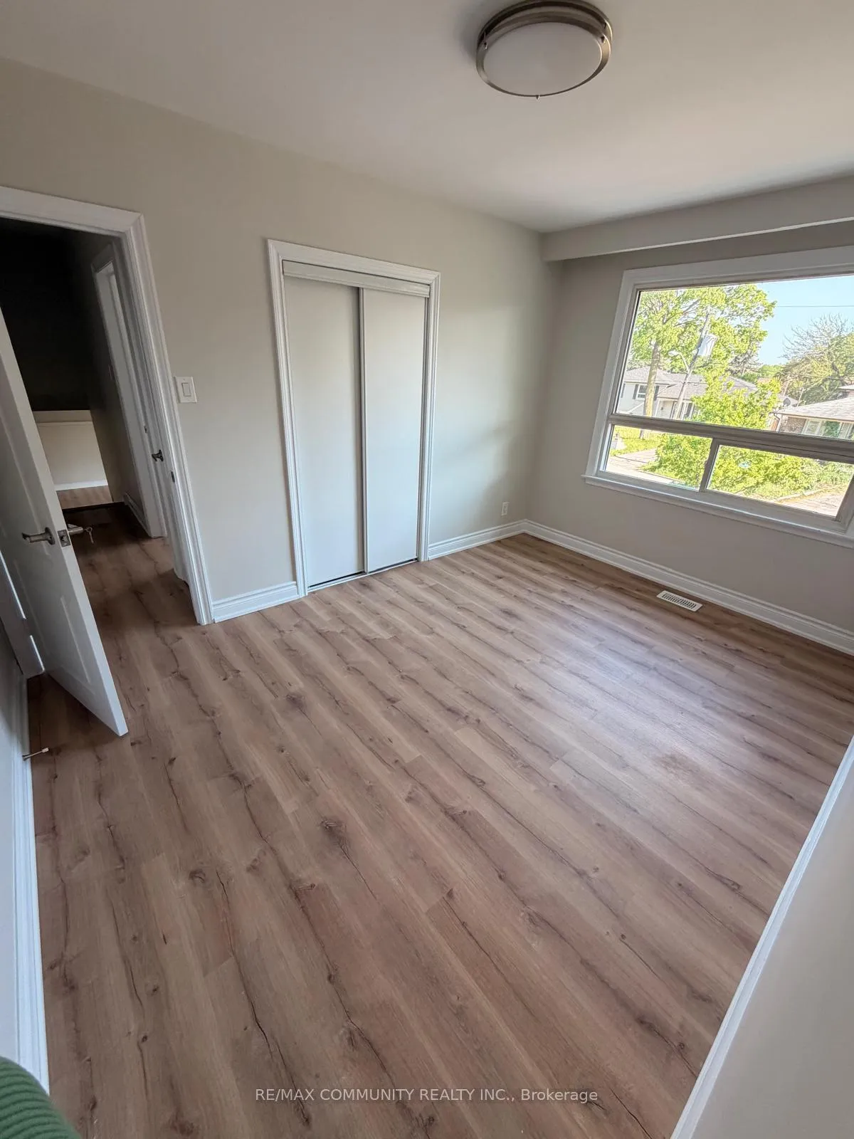 Photo 12 of 6 Brantley Crescent, North York, York University Heights — HOMEH